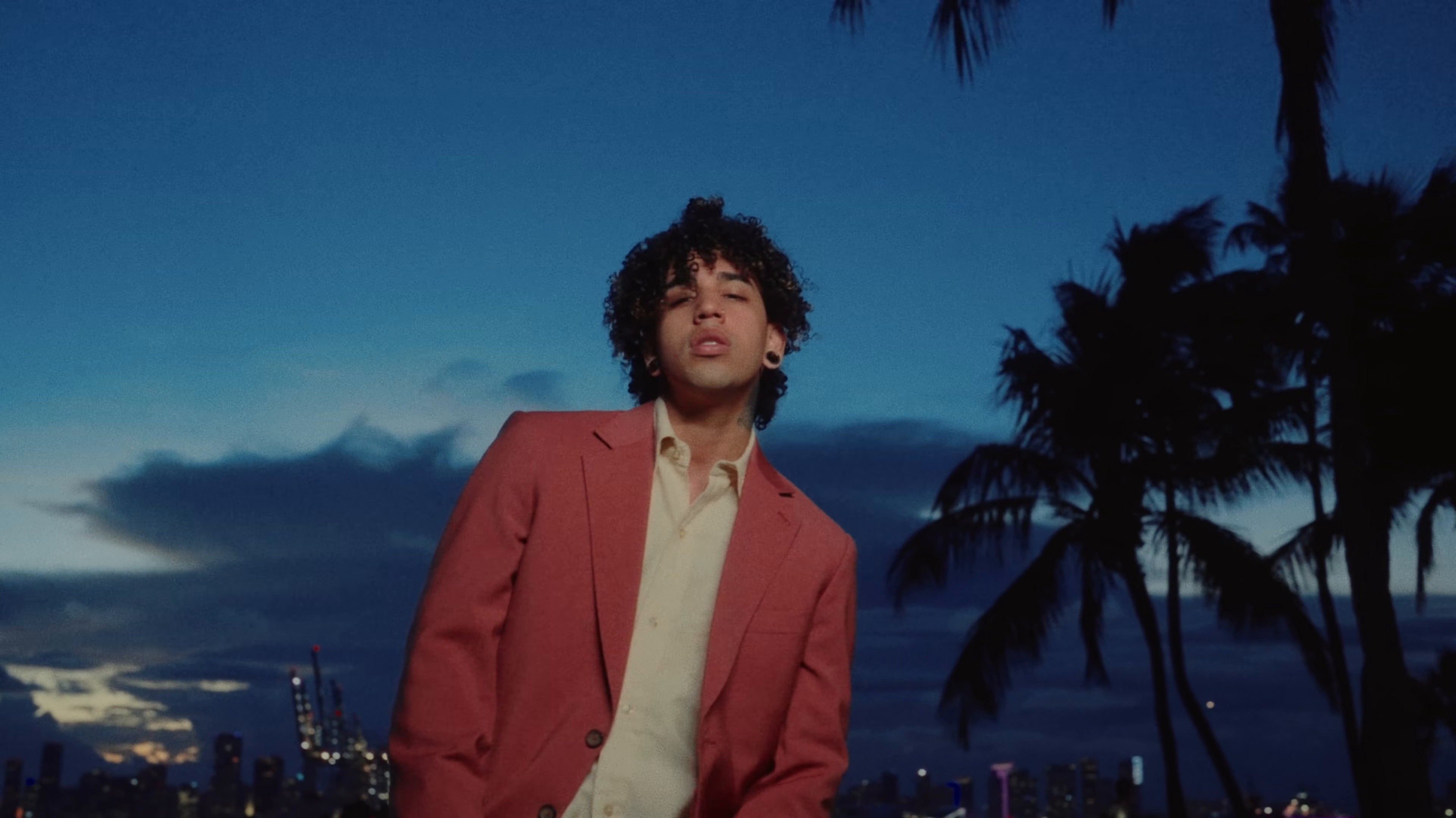 Mía (2025) —  shot,  lighting