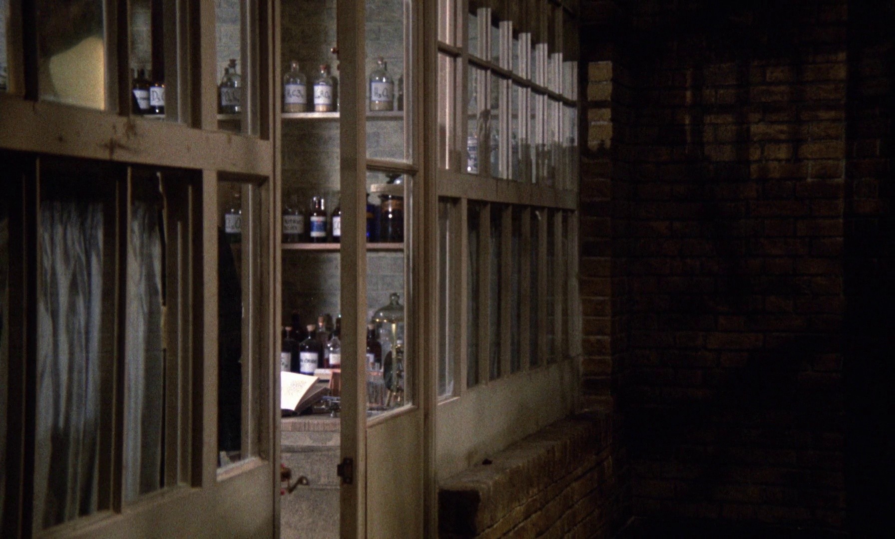 Dr Jekyll & Sister Hyde (1972) —  shot,  lighting