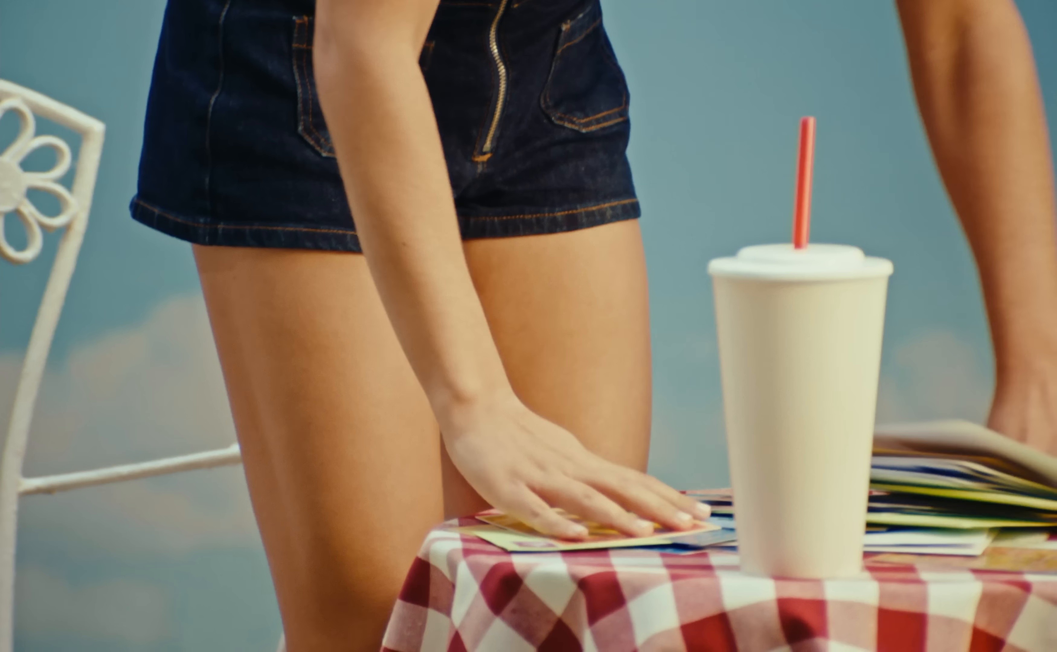 en mi balcon (2025) —  shot,  lighting