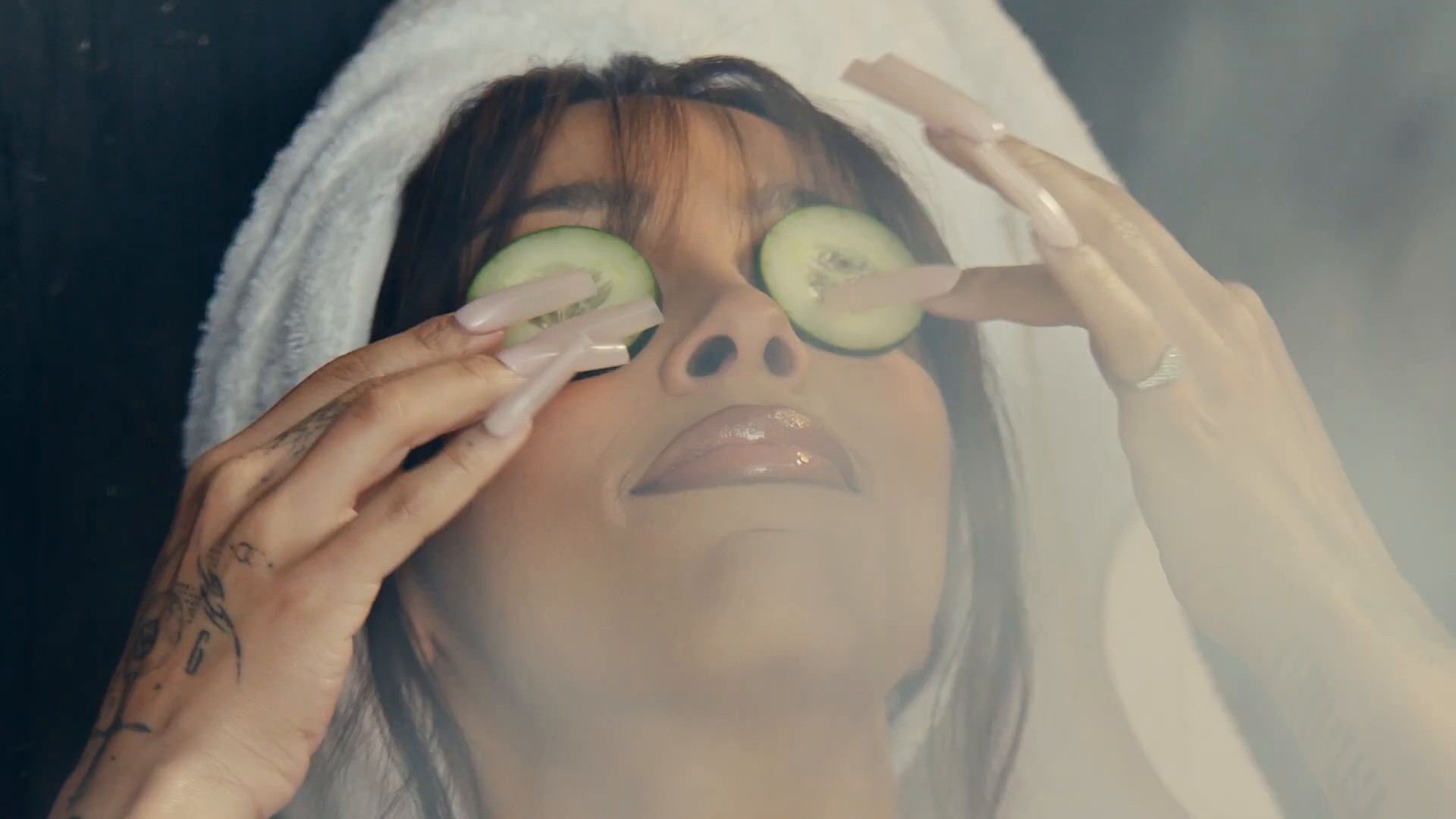 MARC JACOBS PRE-FALL 2025 (2025) —  shot,  lighting