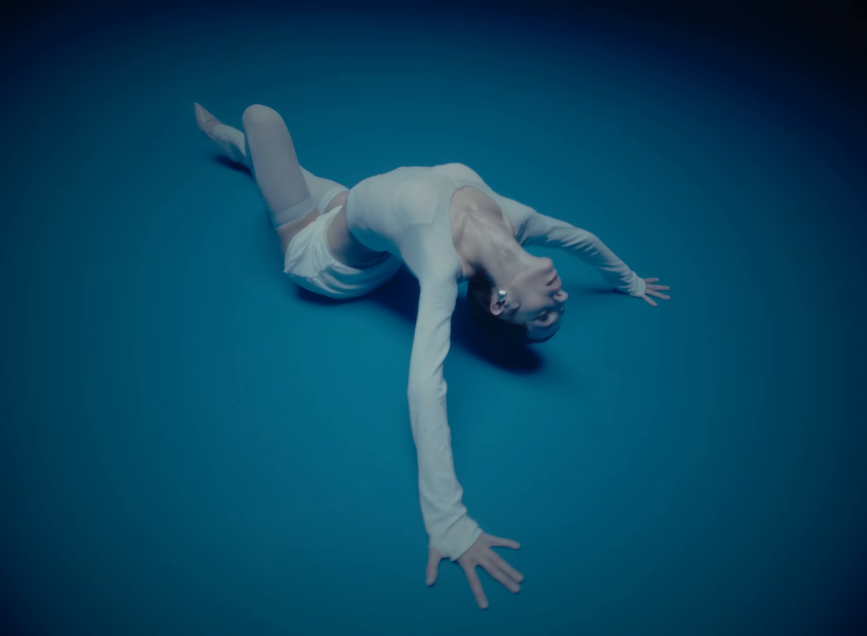 Desliza (2024) —  shot,  lighting