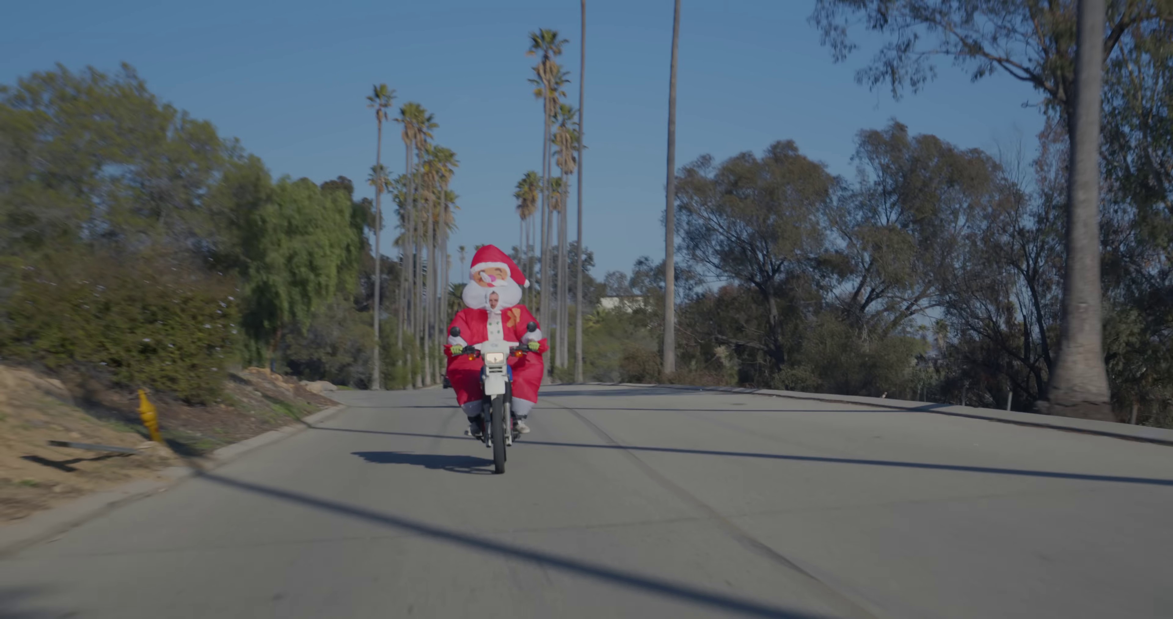 it's beginning to look a lot like christmas (2022) —  shot,  lighting
