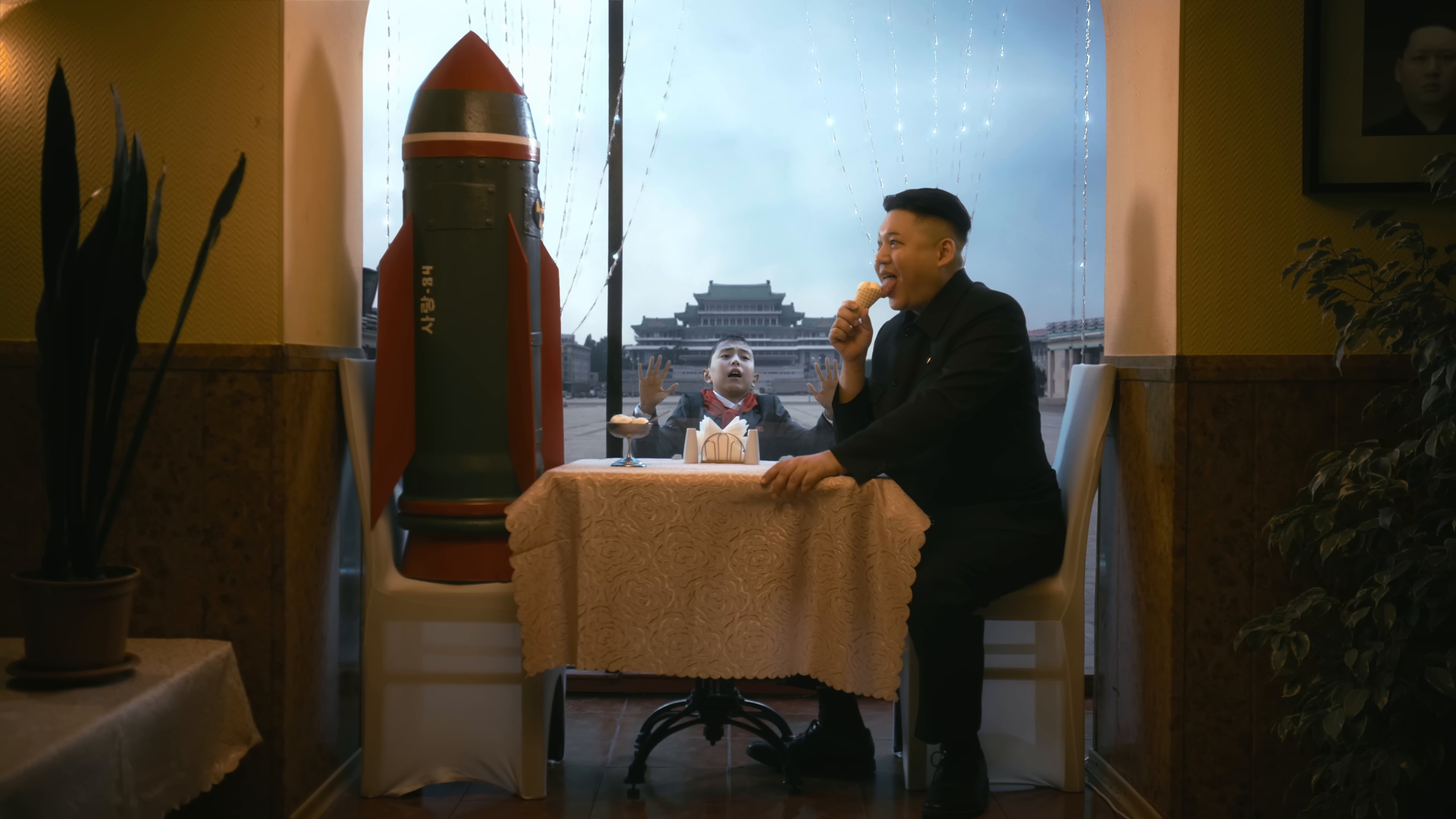 LollyBomb (2017) —  shot,  lighting