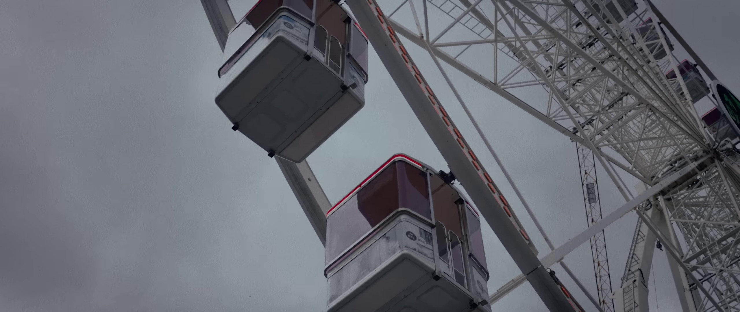 C'est marrant (2023) —  shot,  lighting