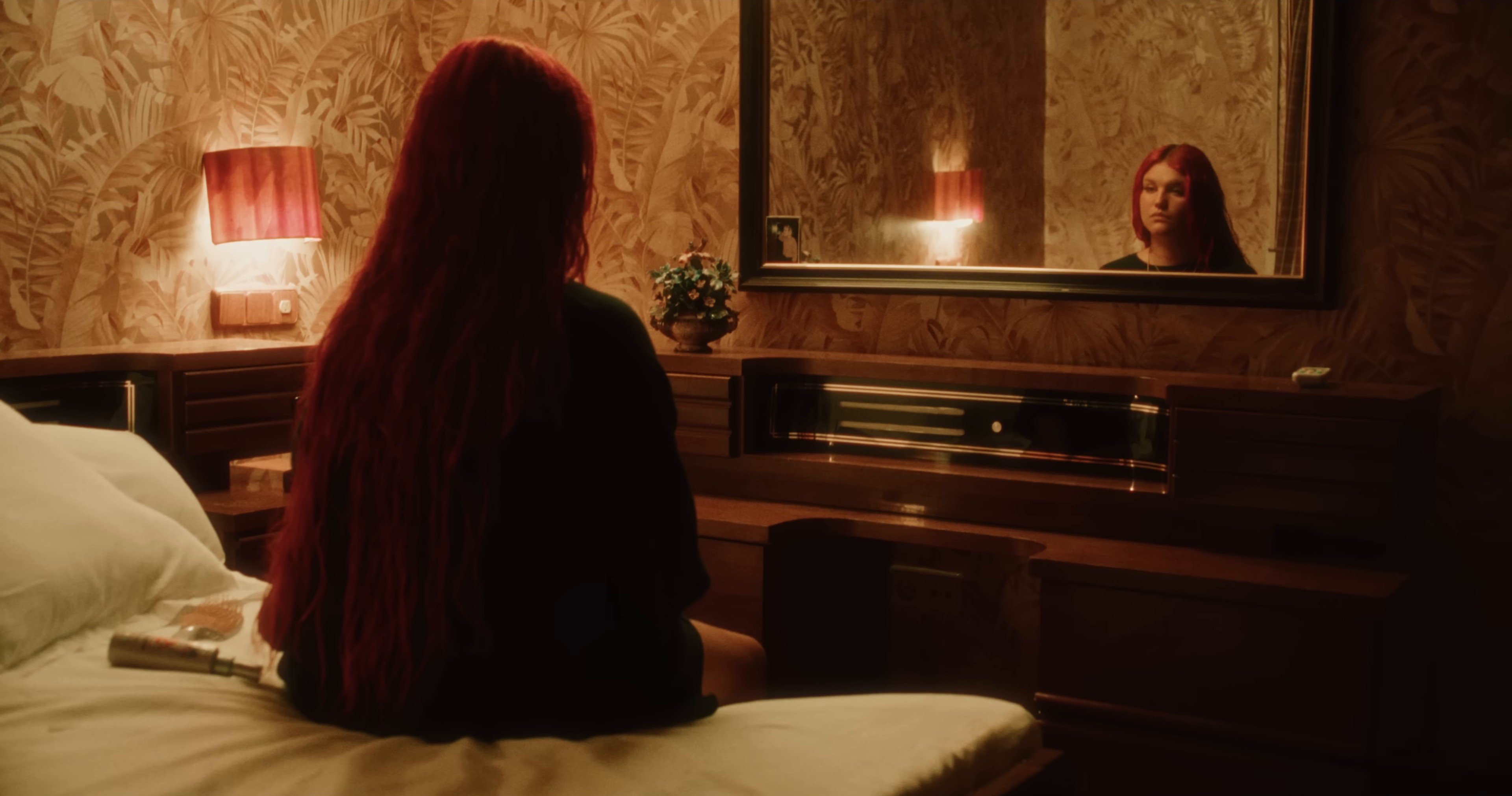 En Los Espejos (2024) —  shot,  lighting