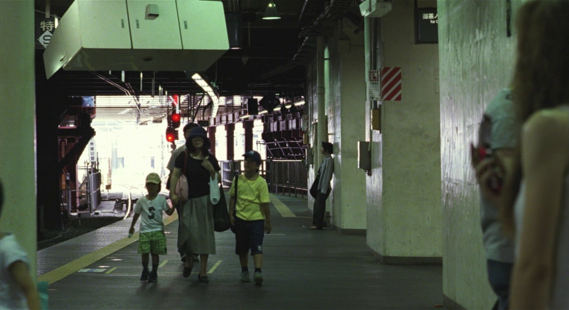 Café Lumière (2004) —  shot,  lighting