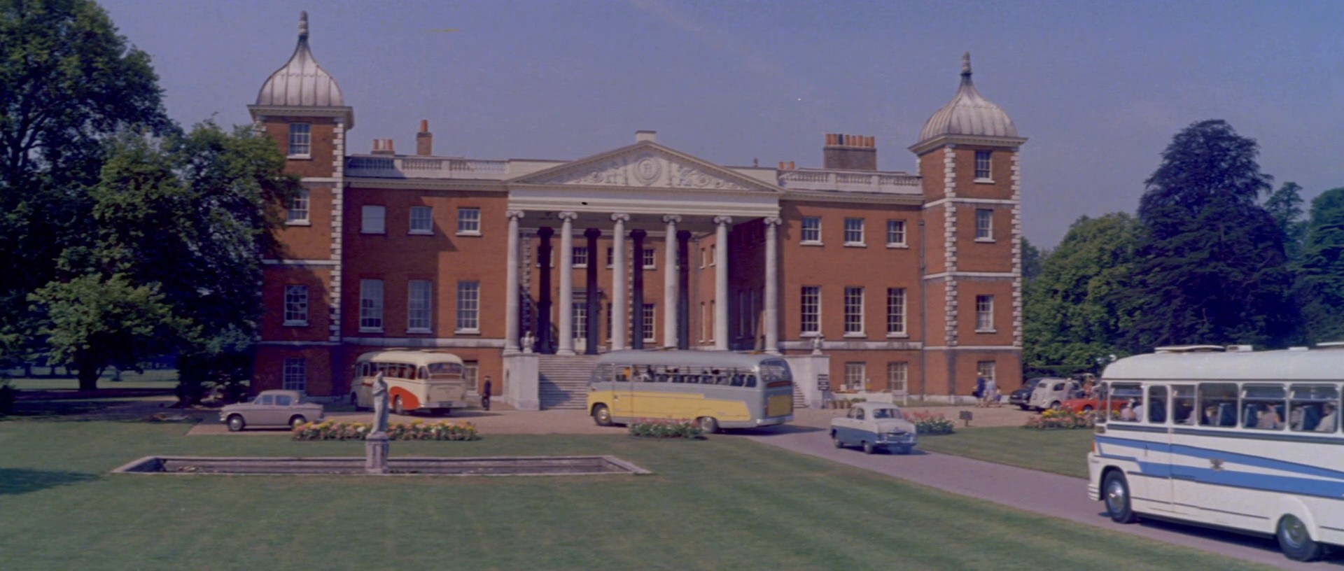 The Grass Is Greener (1960) —  shot,  lighting