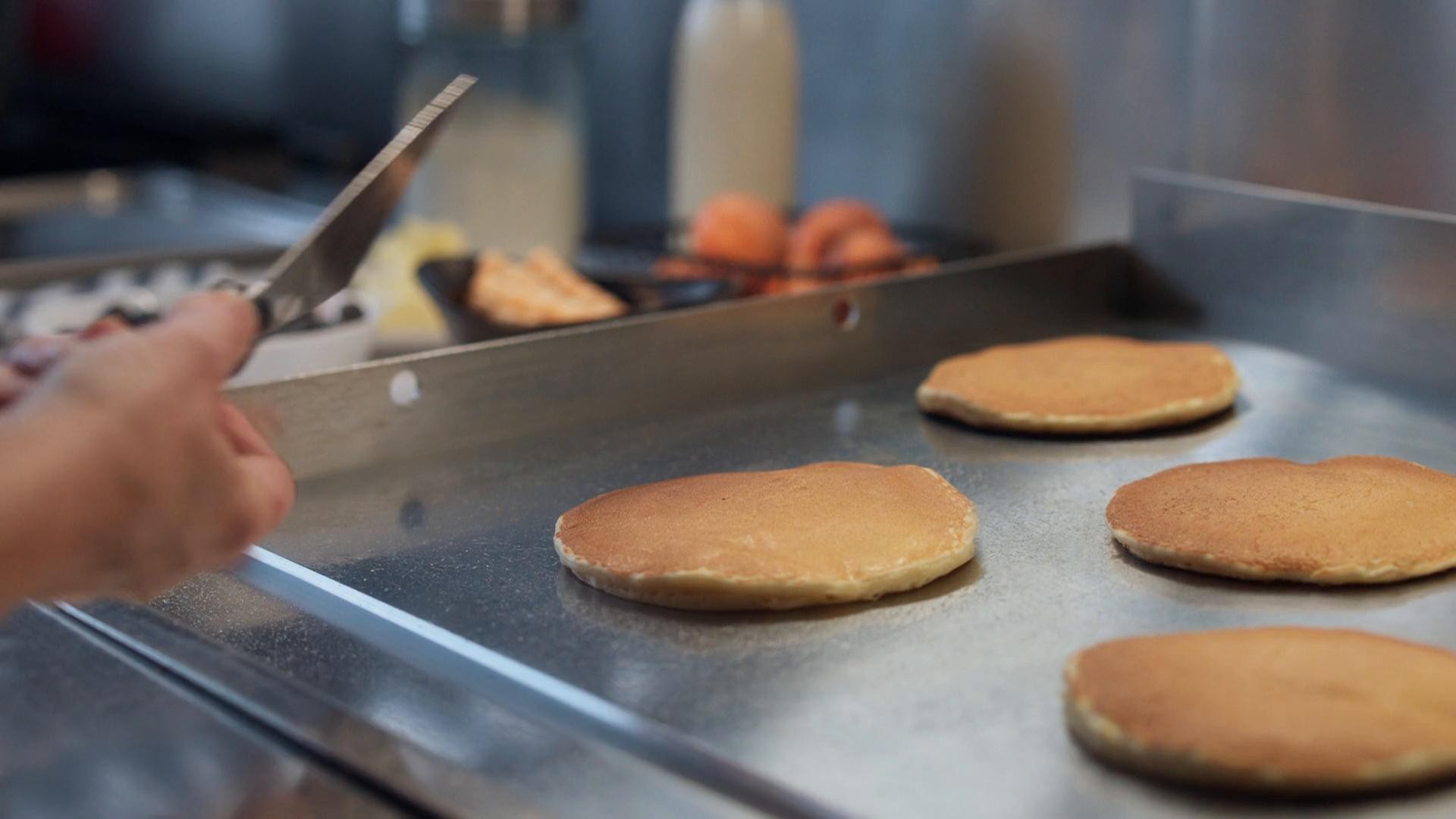 VIPS · Pensemos bien las tradiciones (2024) —  shot,  lighting