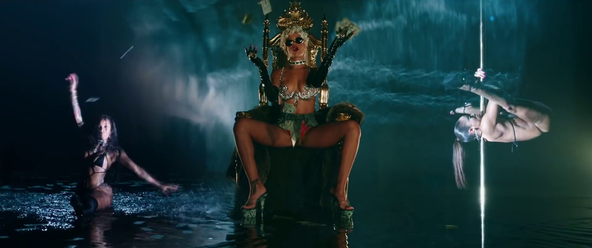 Pour it up (2013) —  shot,  lighting