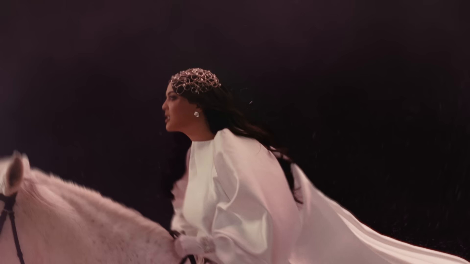 MAL LUNÉE (2025) —  shot,  lighting