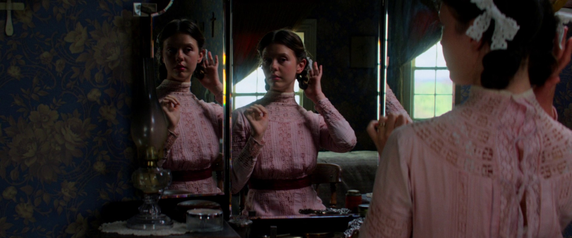 Pearl (2022) —  shot,  lighting