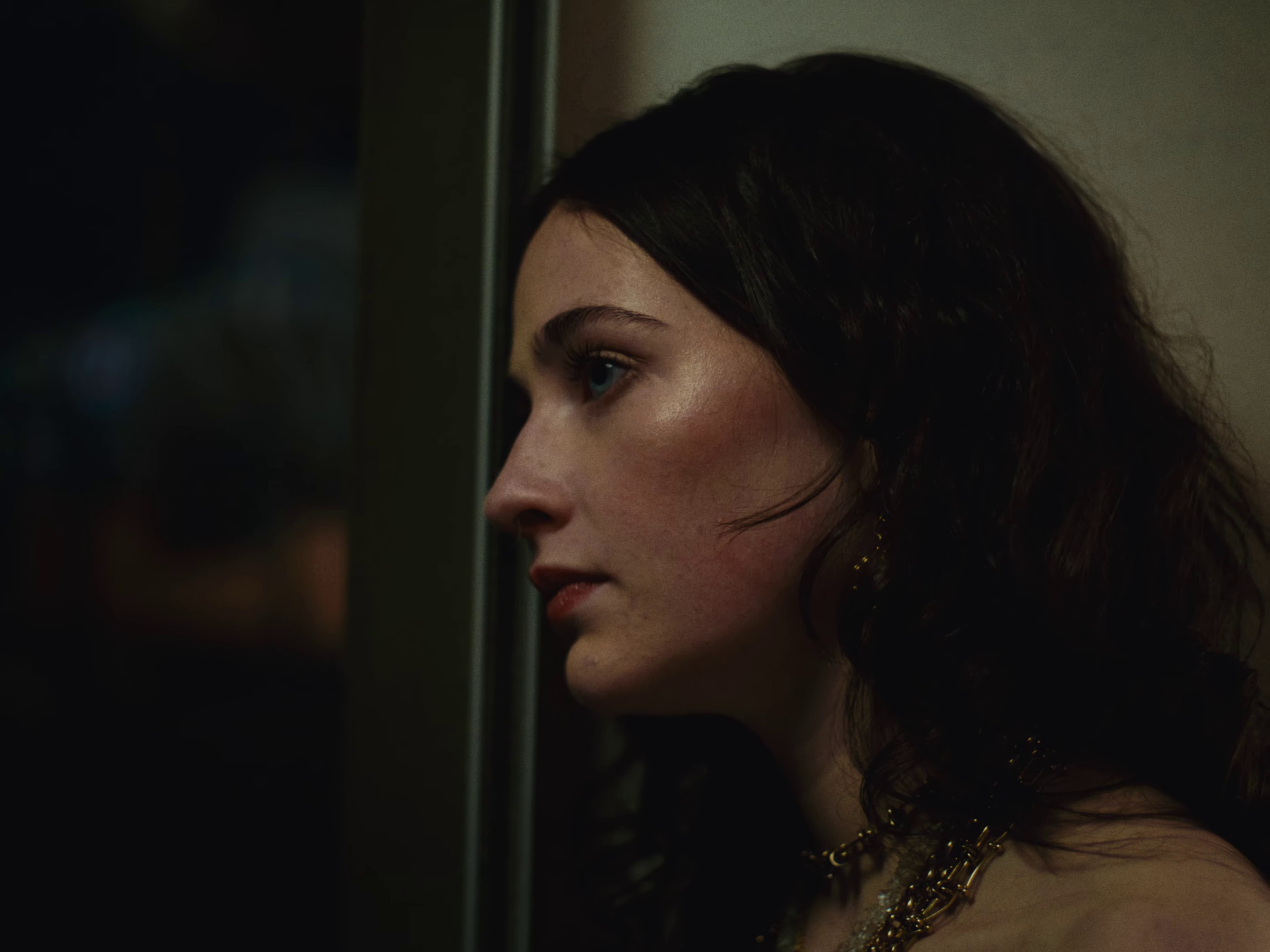 JEUNE SALAUD (2024) —  shot,  lighting