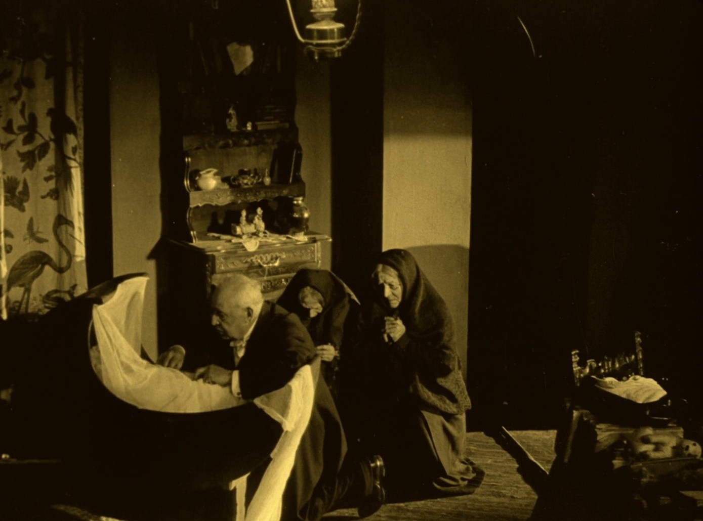 The Late Mathias Pascal (1926) —  shot,  lighting