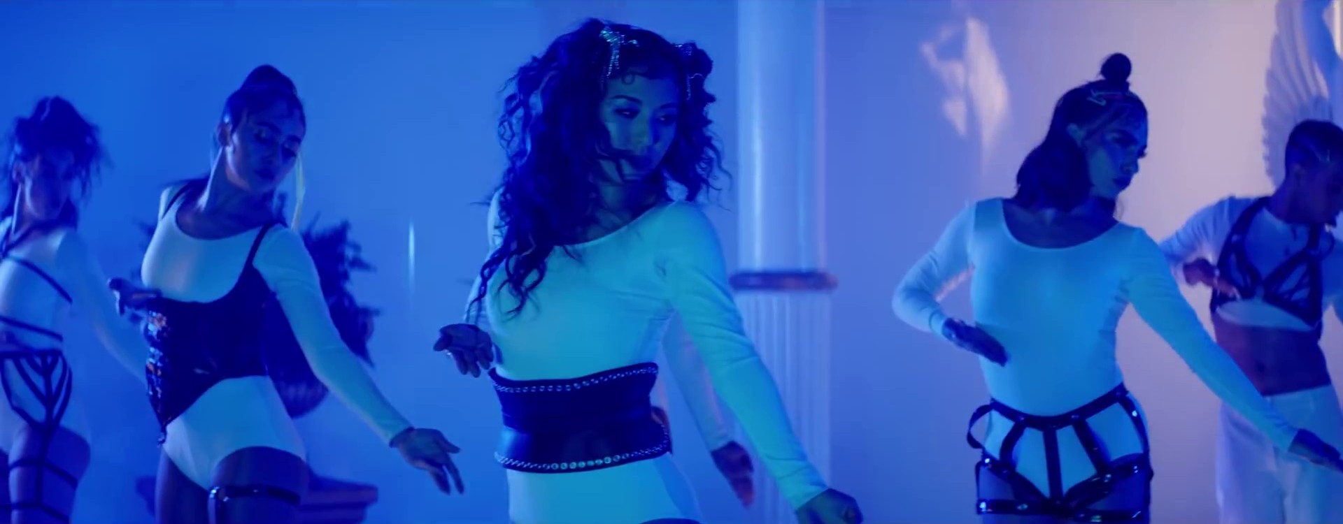 Kings & Queens (2020) —  shot,  lighting