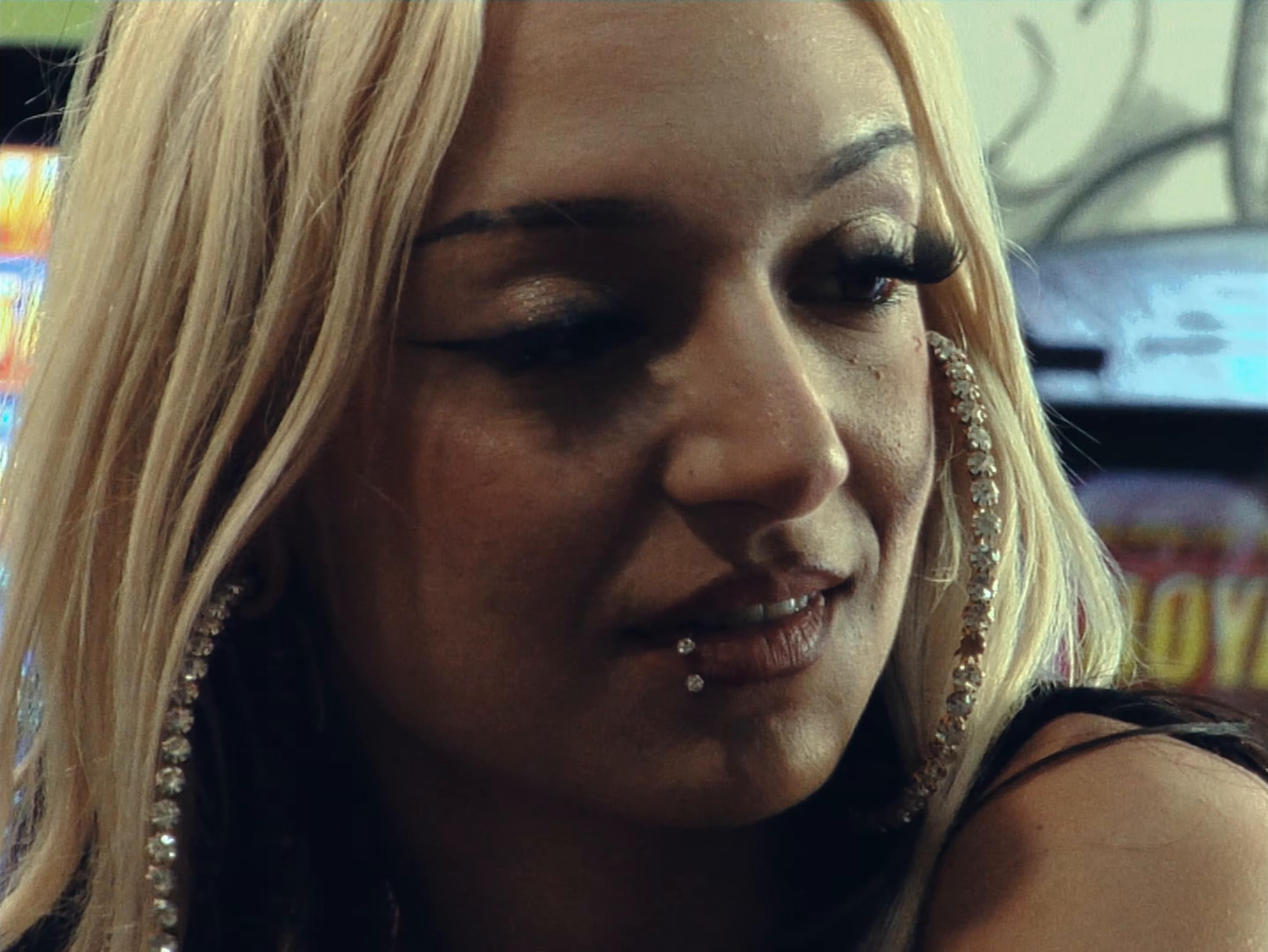 adicto a tus besos (2025) —  shot,  lighting