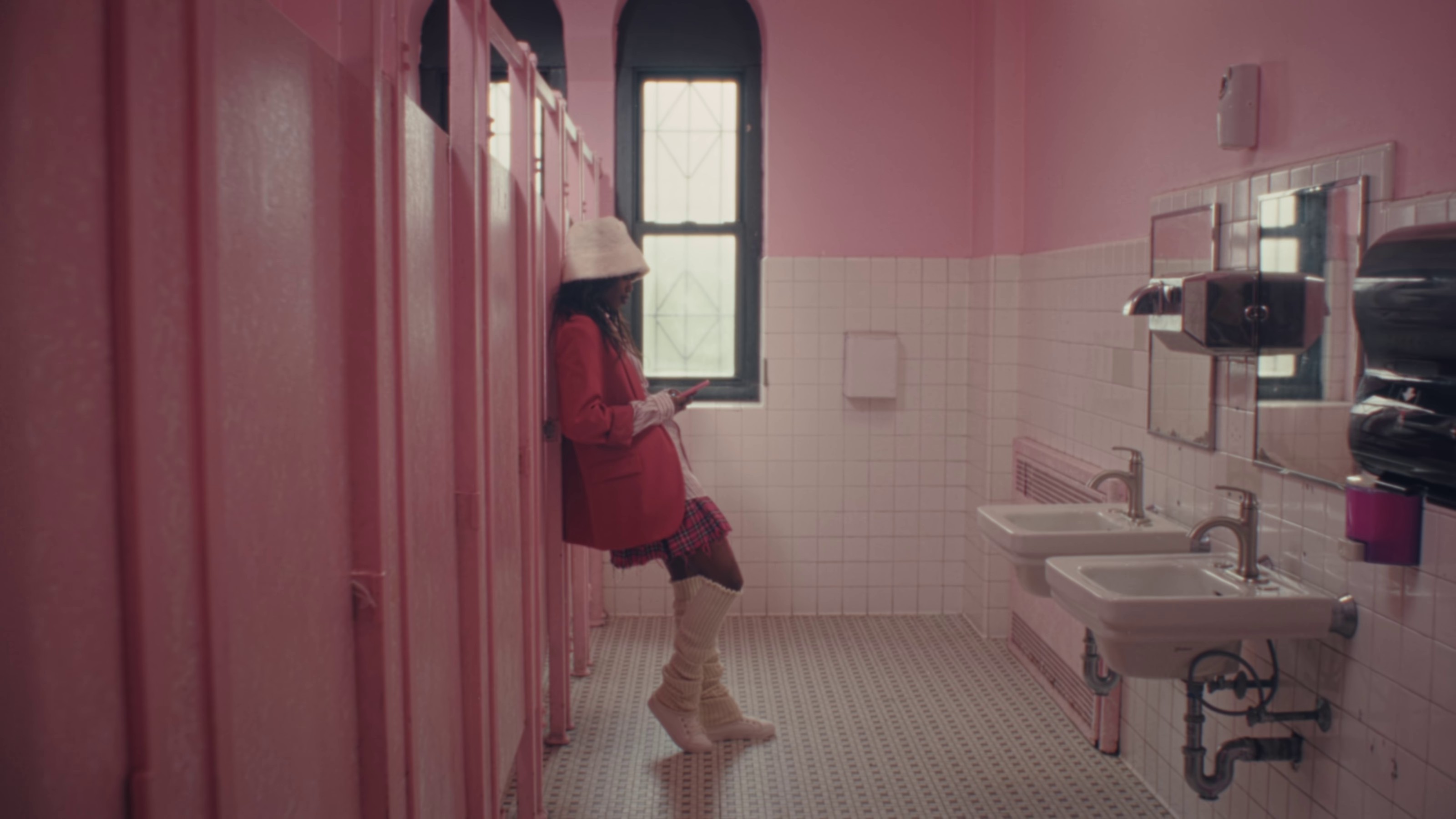 Nothing Feels Better   (2021) —  shot,  lighting