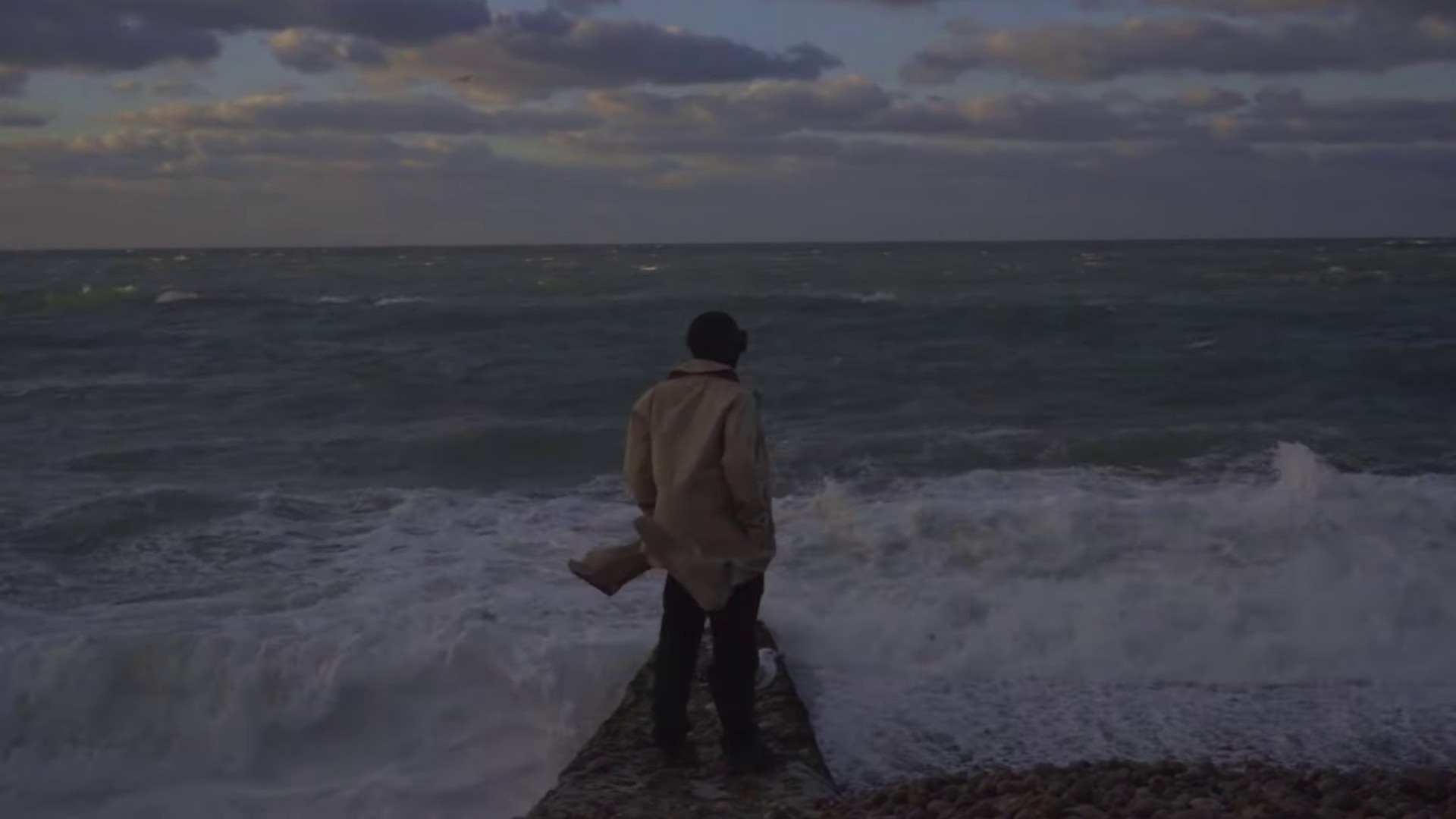 Sous le manteau (2023) —  shot,  lighting