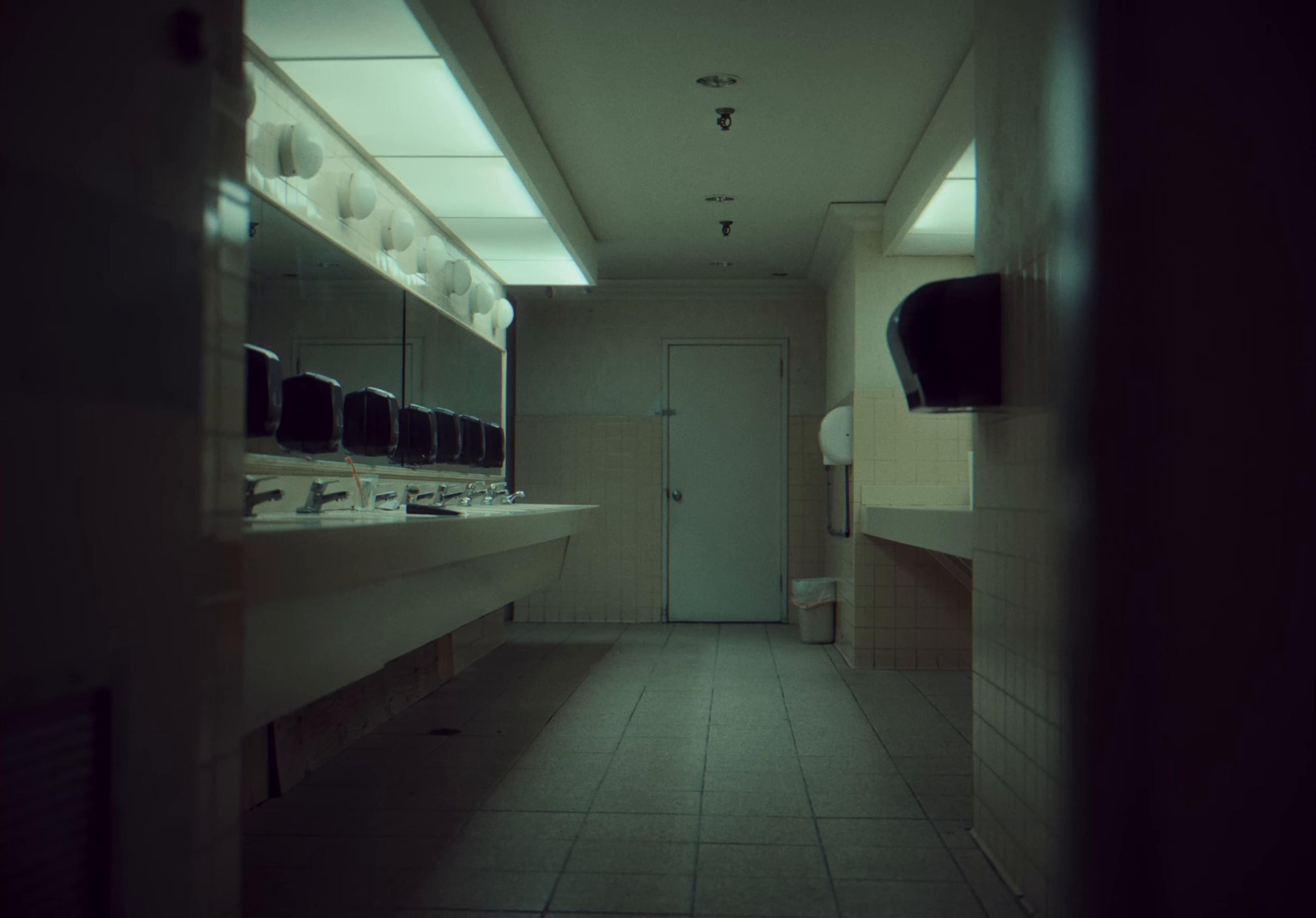 sorry es que soy intenso (Apocalipsis) (2024) —  shot,  lighting