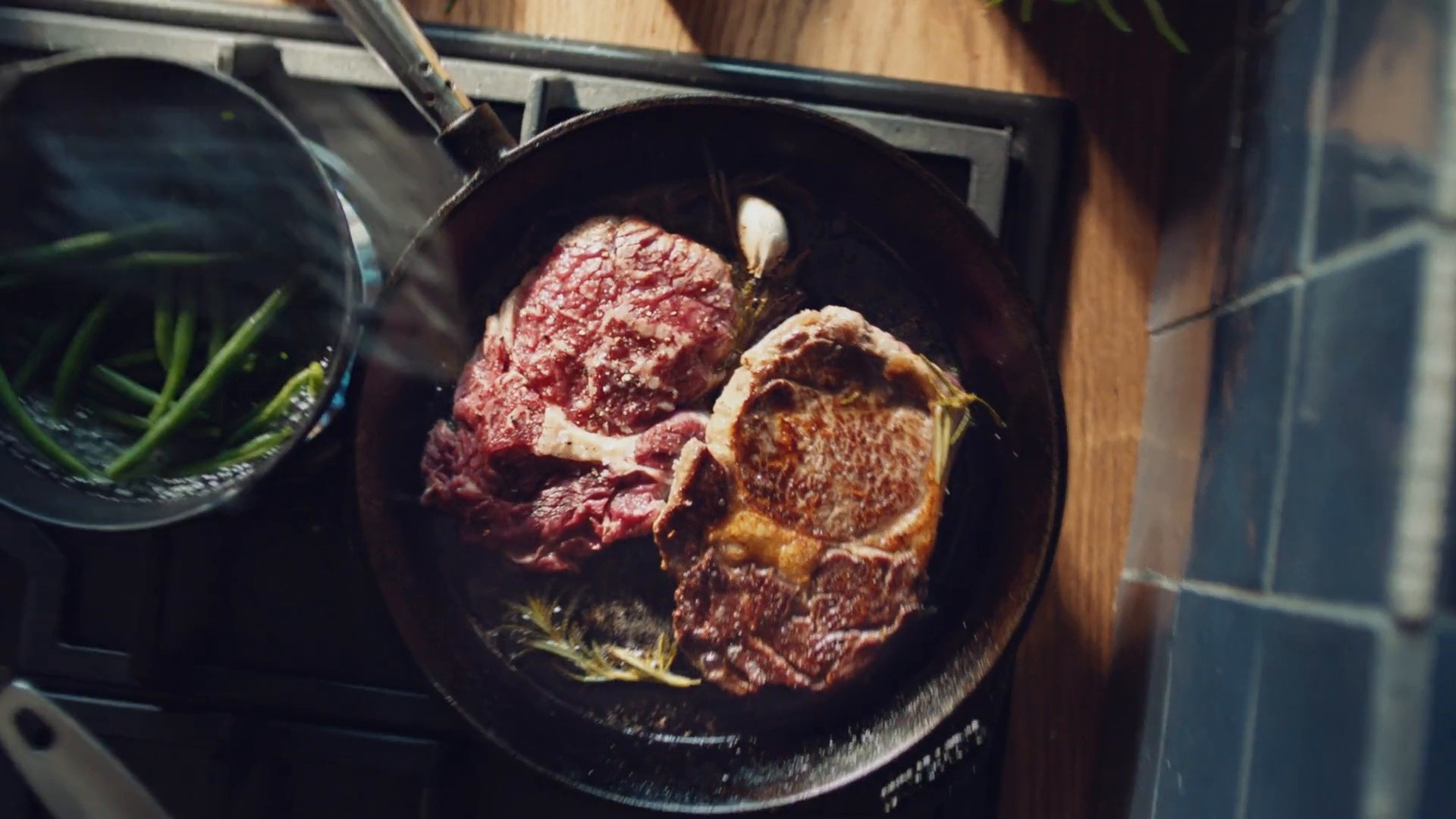 meny_30s_biff_endelig_helg_web_mst_v001 (2021) —  shot,  lighting