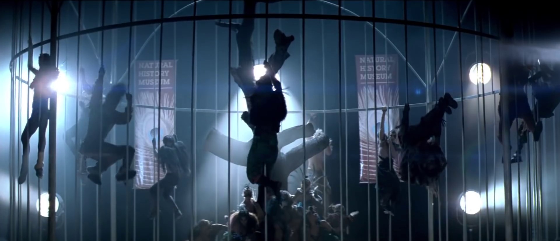 Can't Be Tamed (2010) —  shot,  lighting