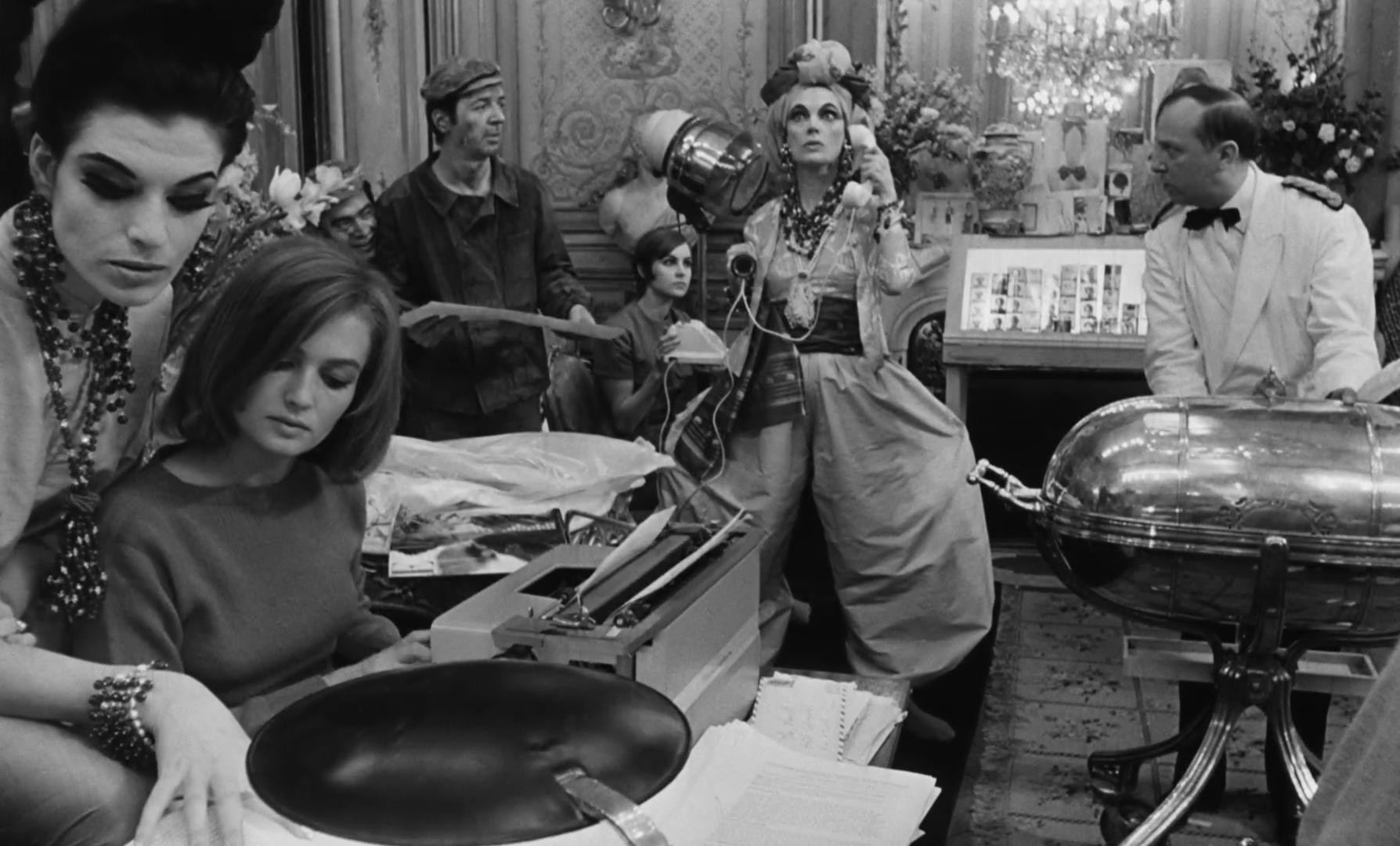 Who Are You, Polly Maggoo? (1966) —  shot,  lighting