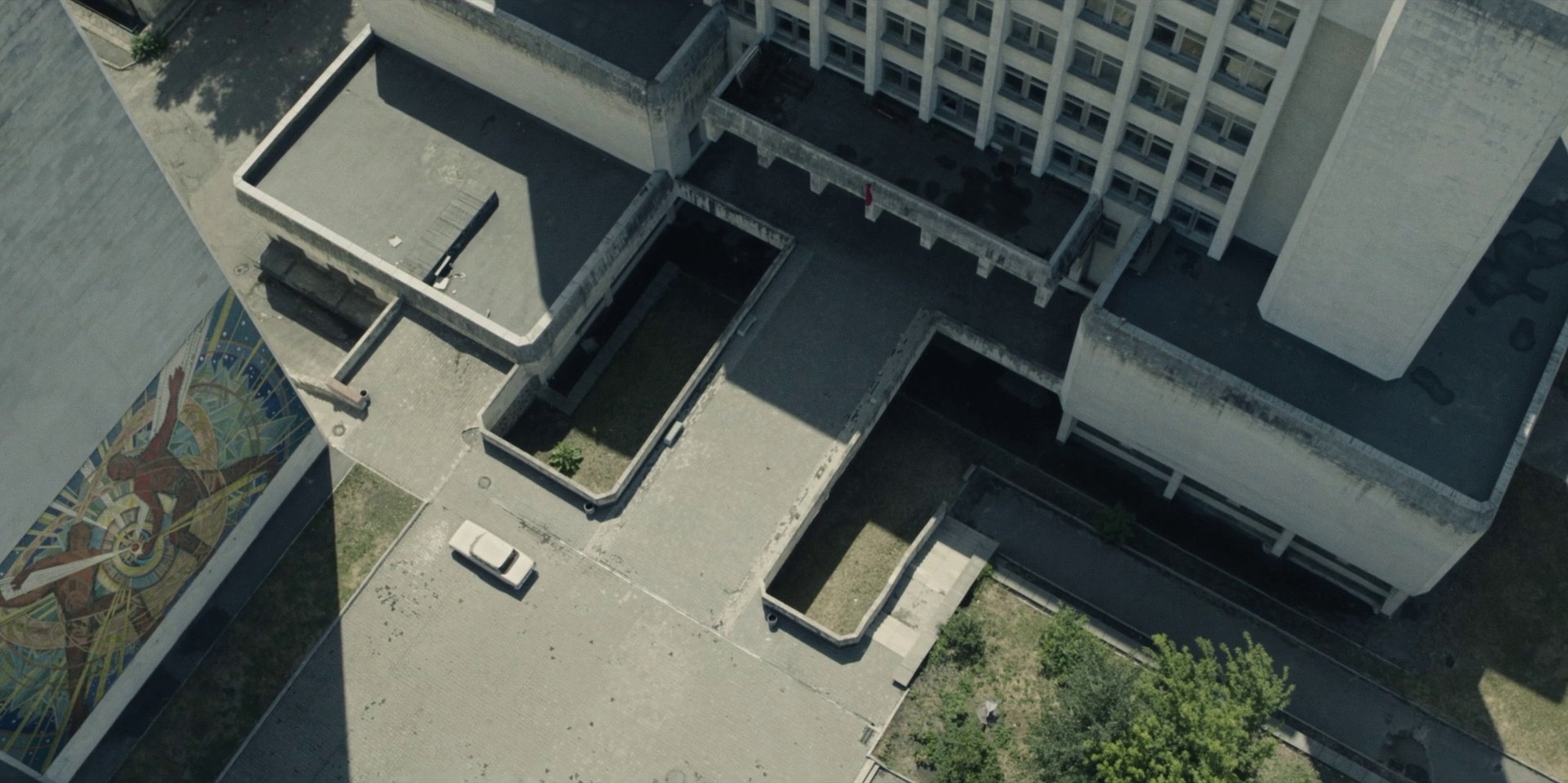 Please Remain Calm (2019) —  shot,  lighting