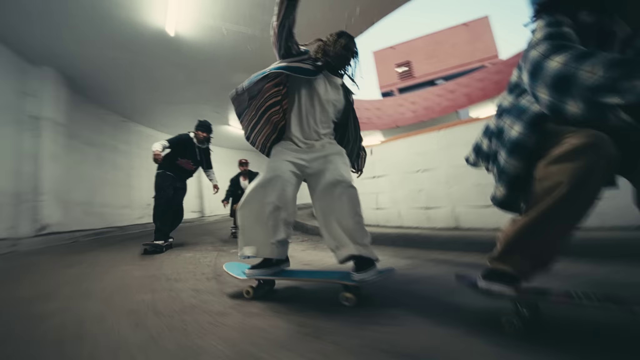 Gorilla  (2023) —  shot,  lighting