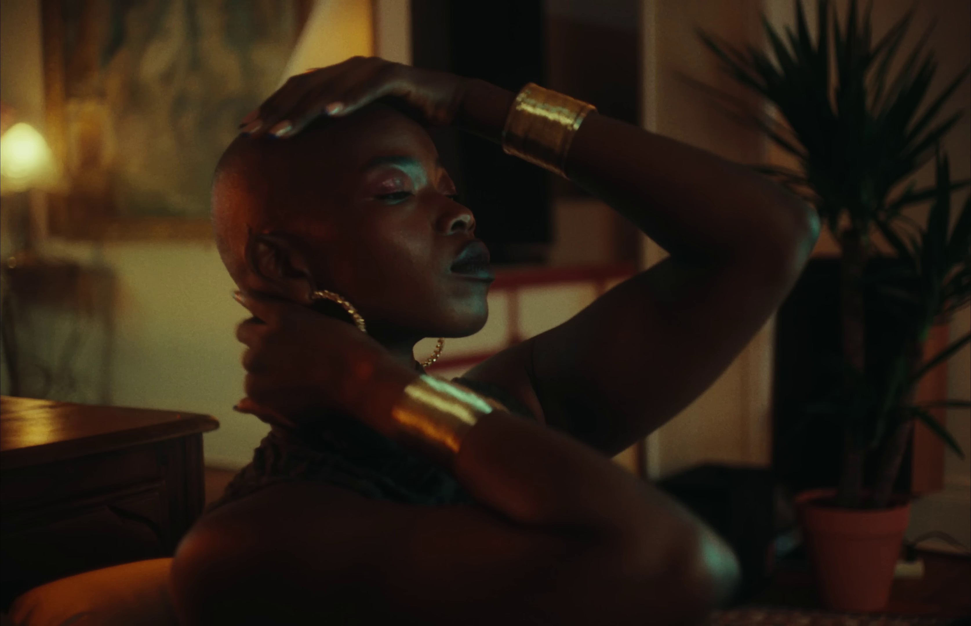 SMS  (2022) —  shot,  lighting