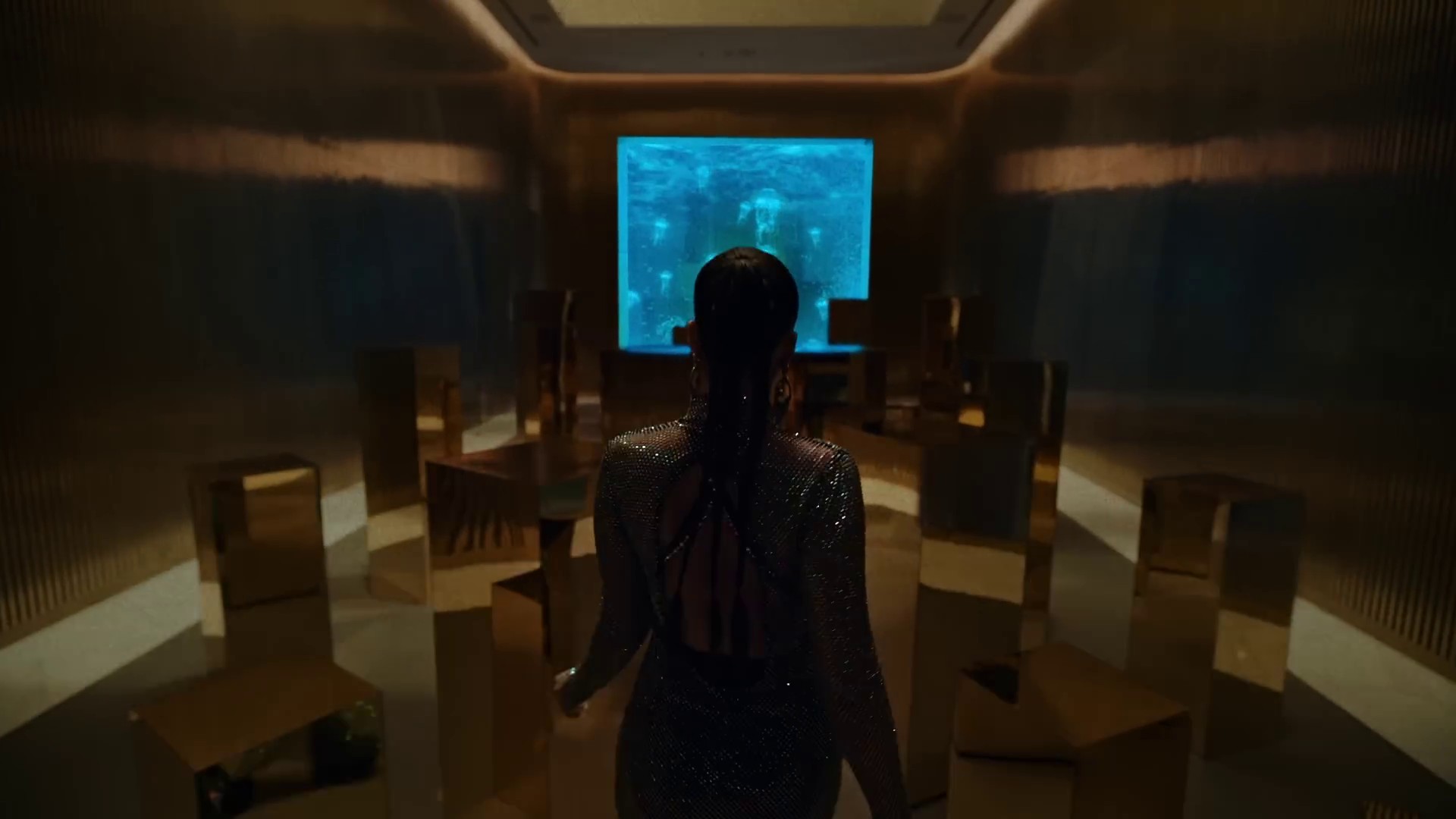 10:35 (2022) —  shot,  lighting