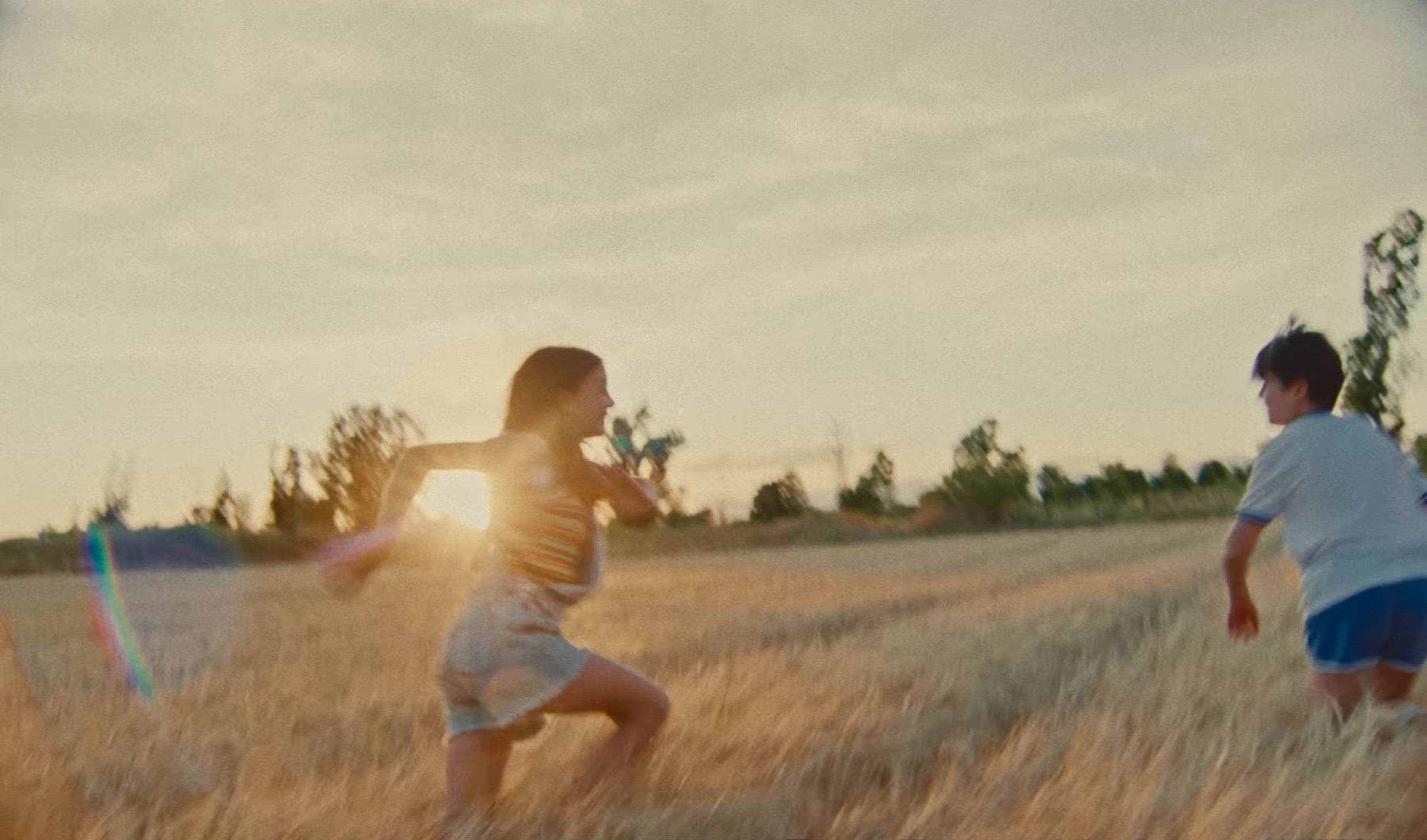 y es bonito (2024) —  shot,  lighting