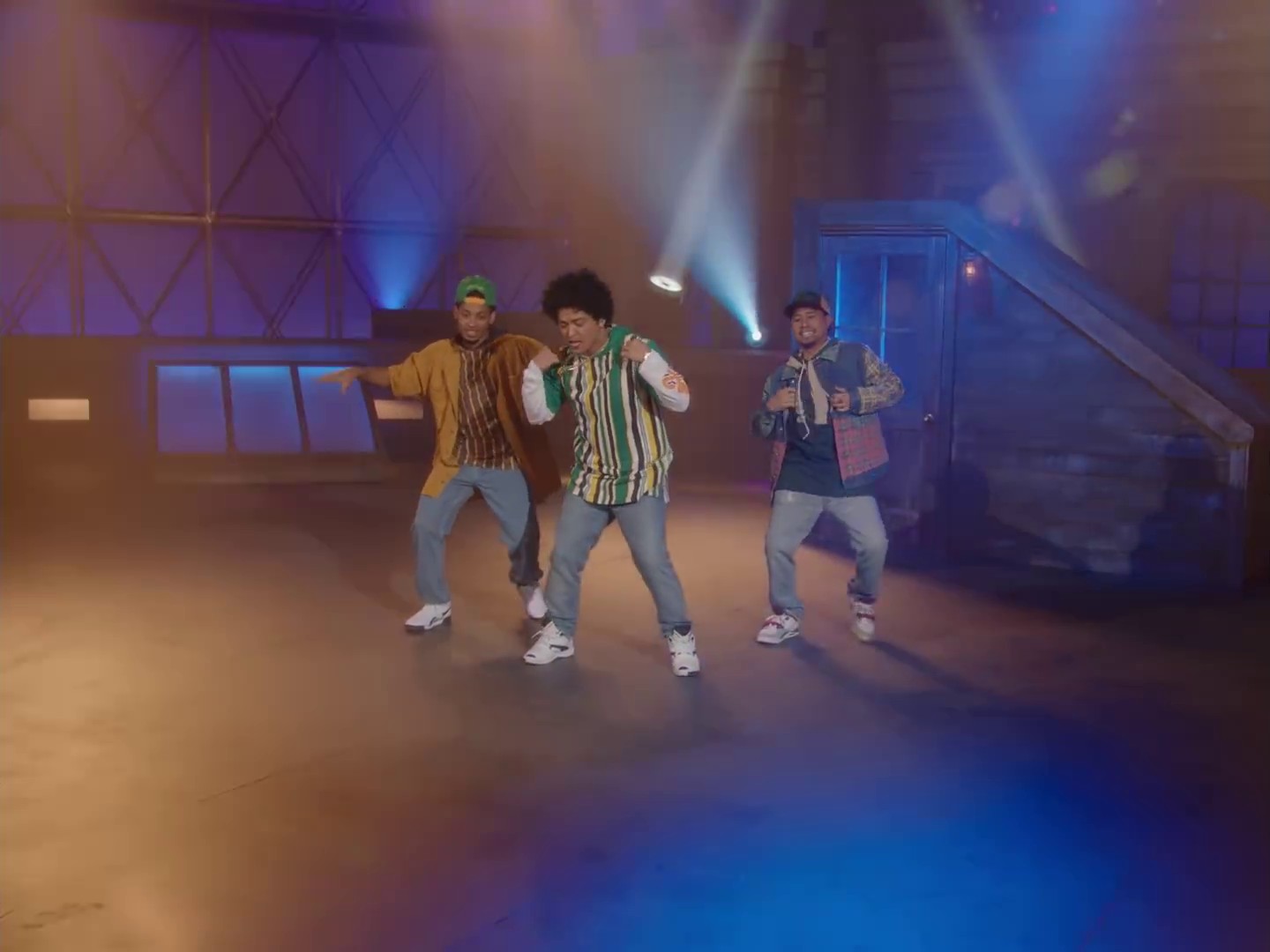 Finesse (remix) (2018) —  shot,  lighting