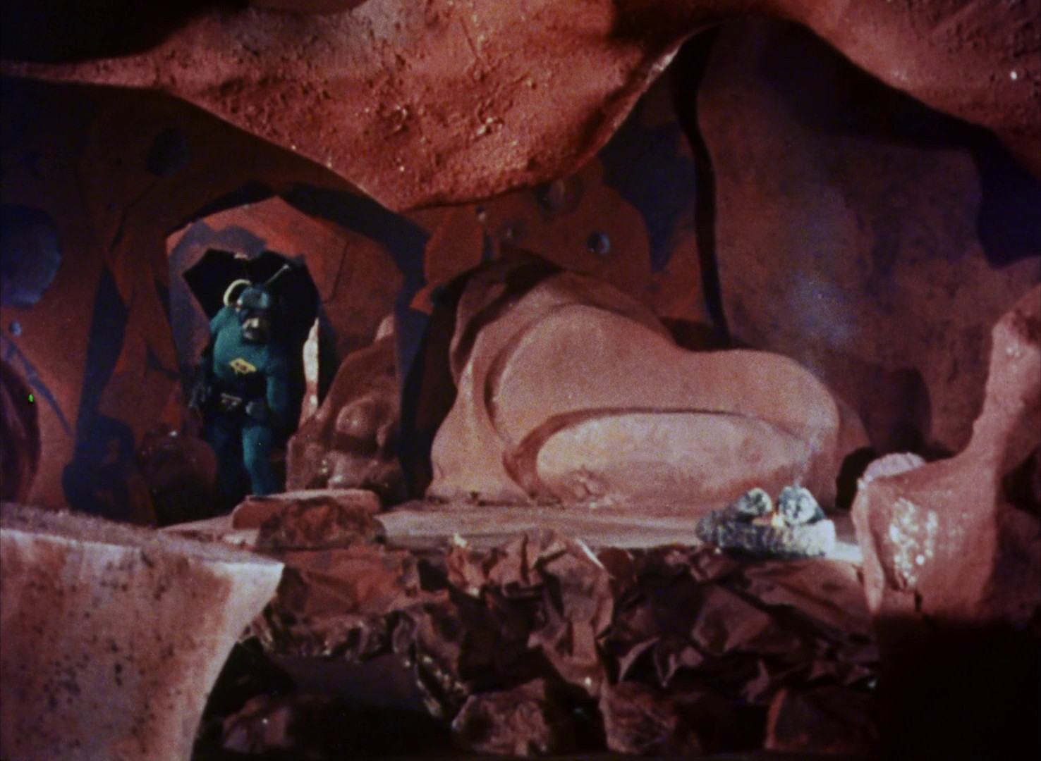 Santa Claus Conquers the Martians (1964) —  shot,  lighting