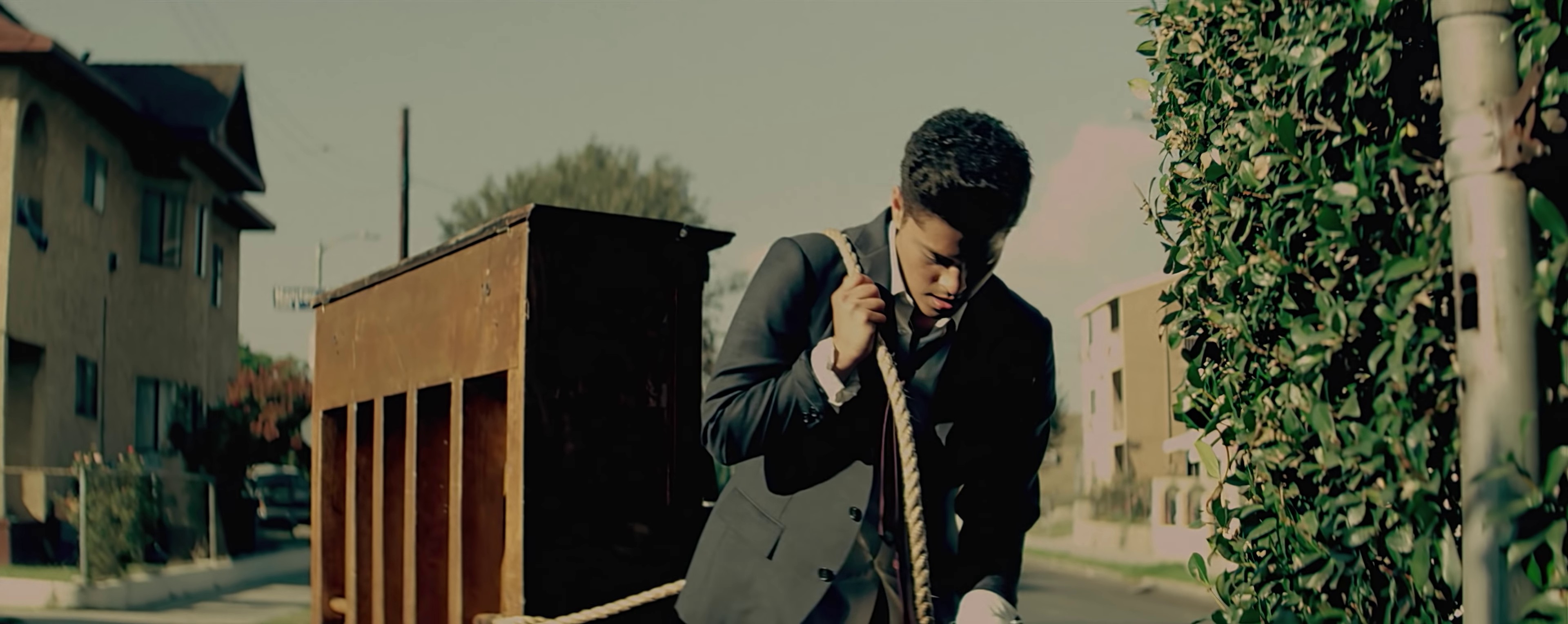 Grenade  (2010) —  shot,  lighting