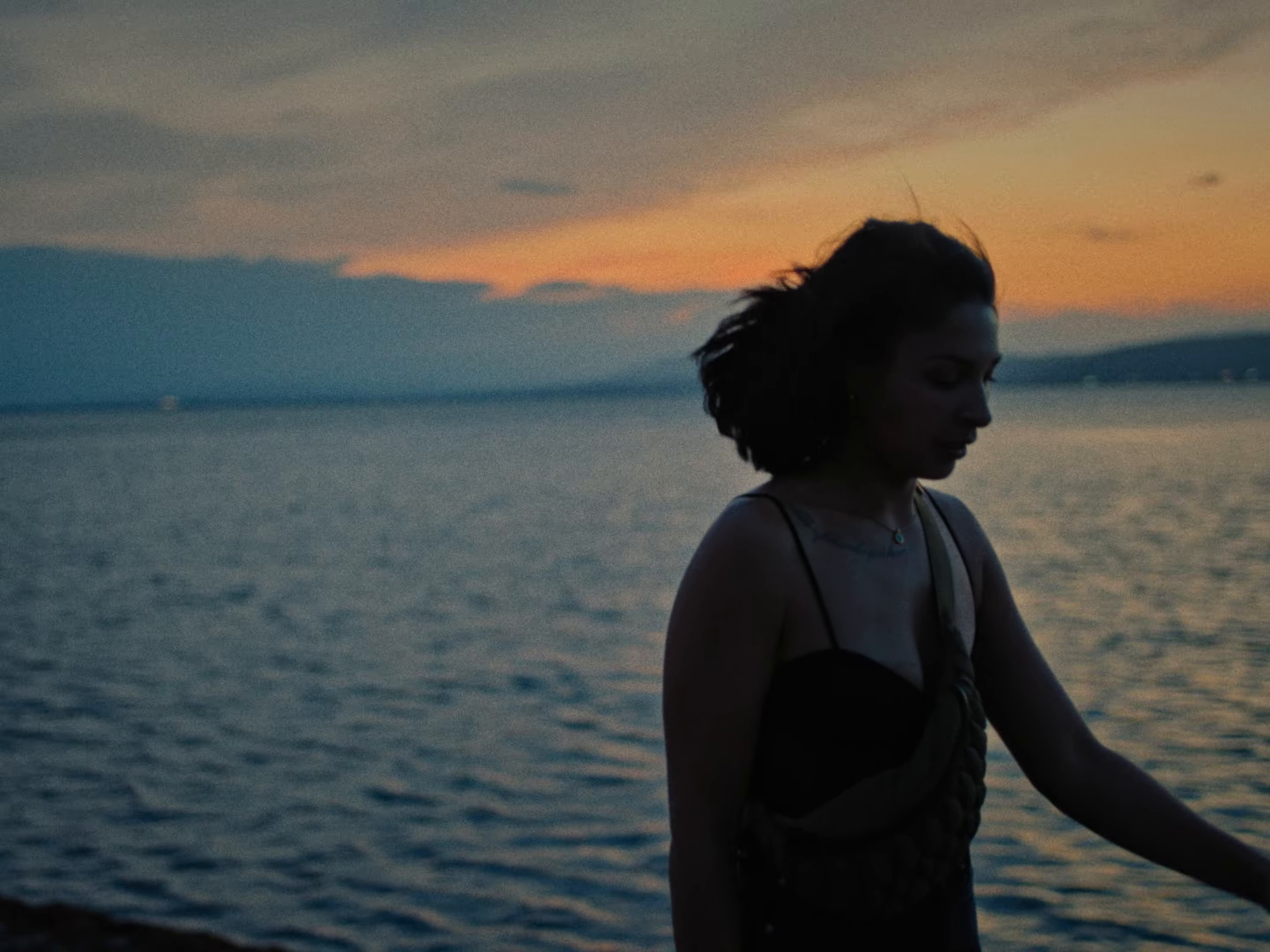 8ème étage (2023) —  shot,  lighting