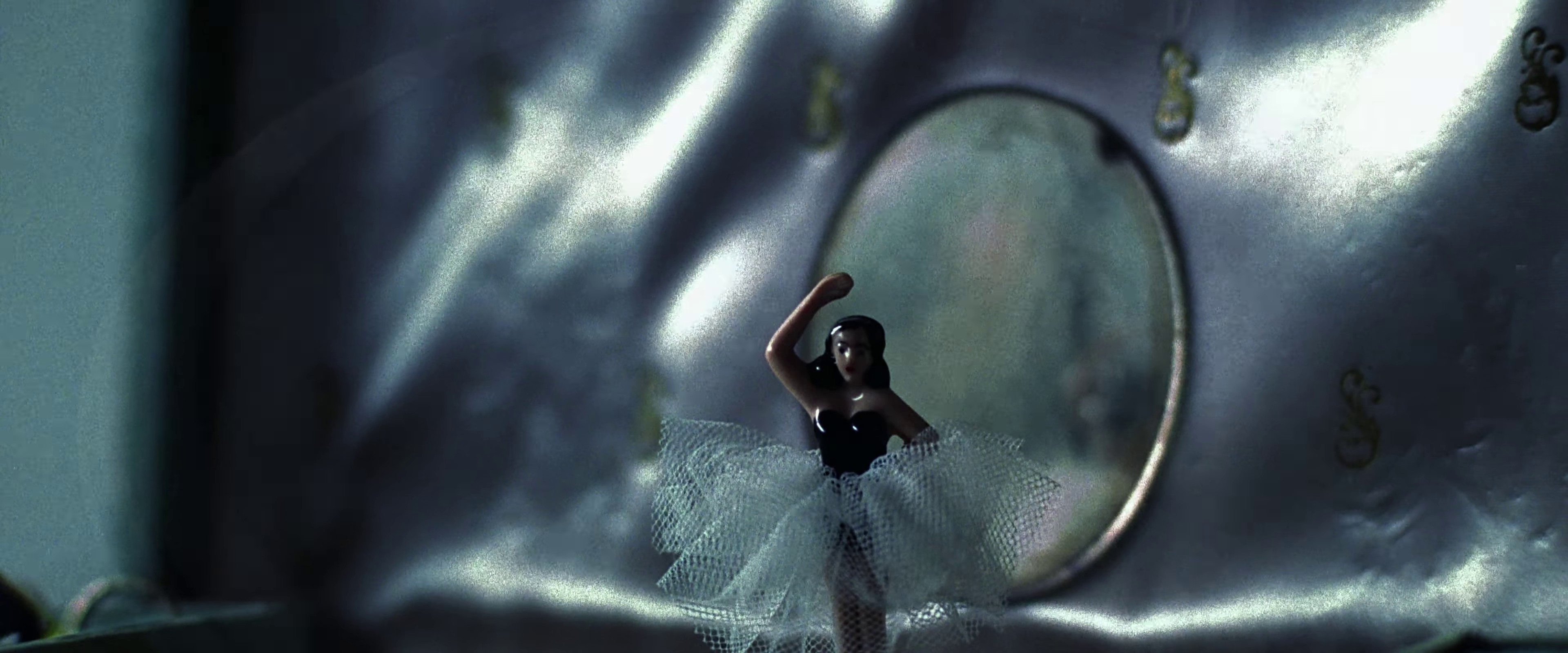 Crawling (2001) —  shot,  lighting