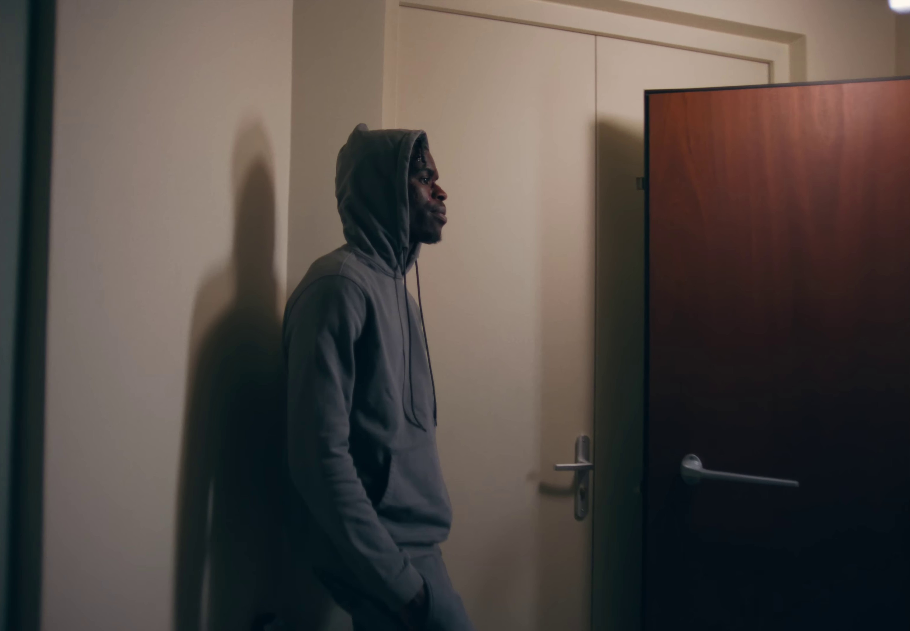 Ça va  (2023) —  shot,  lighting