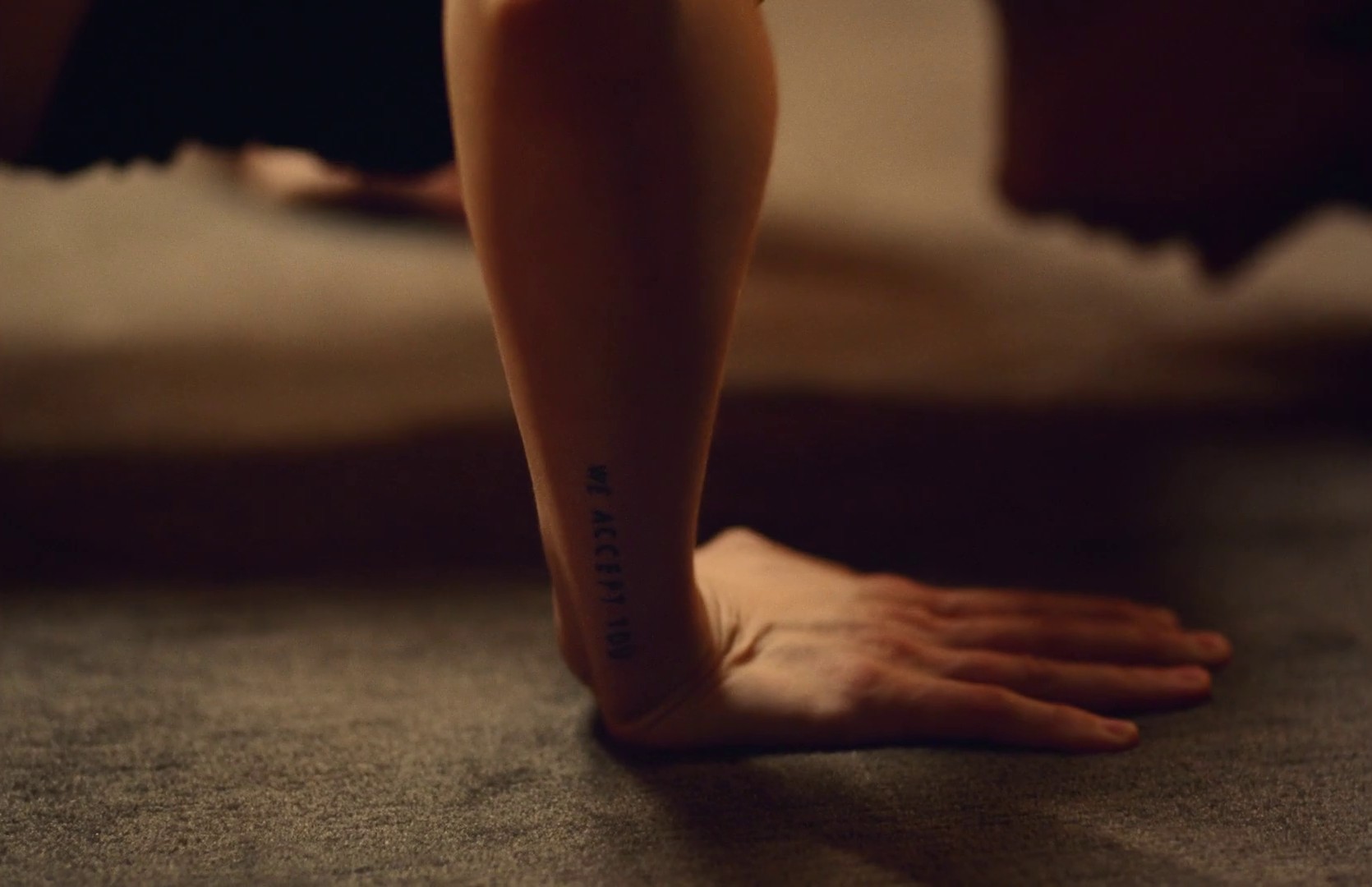 5 dollars (2018) —  shot,  lighting