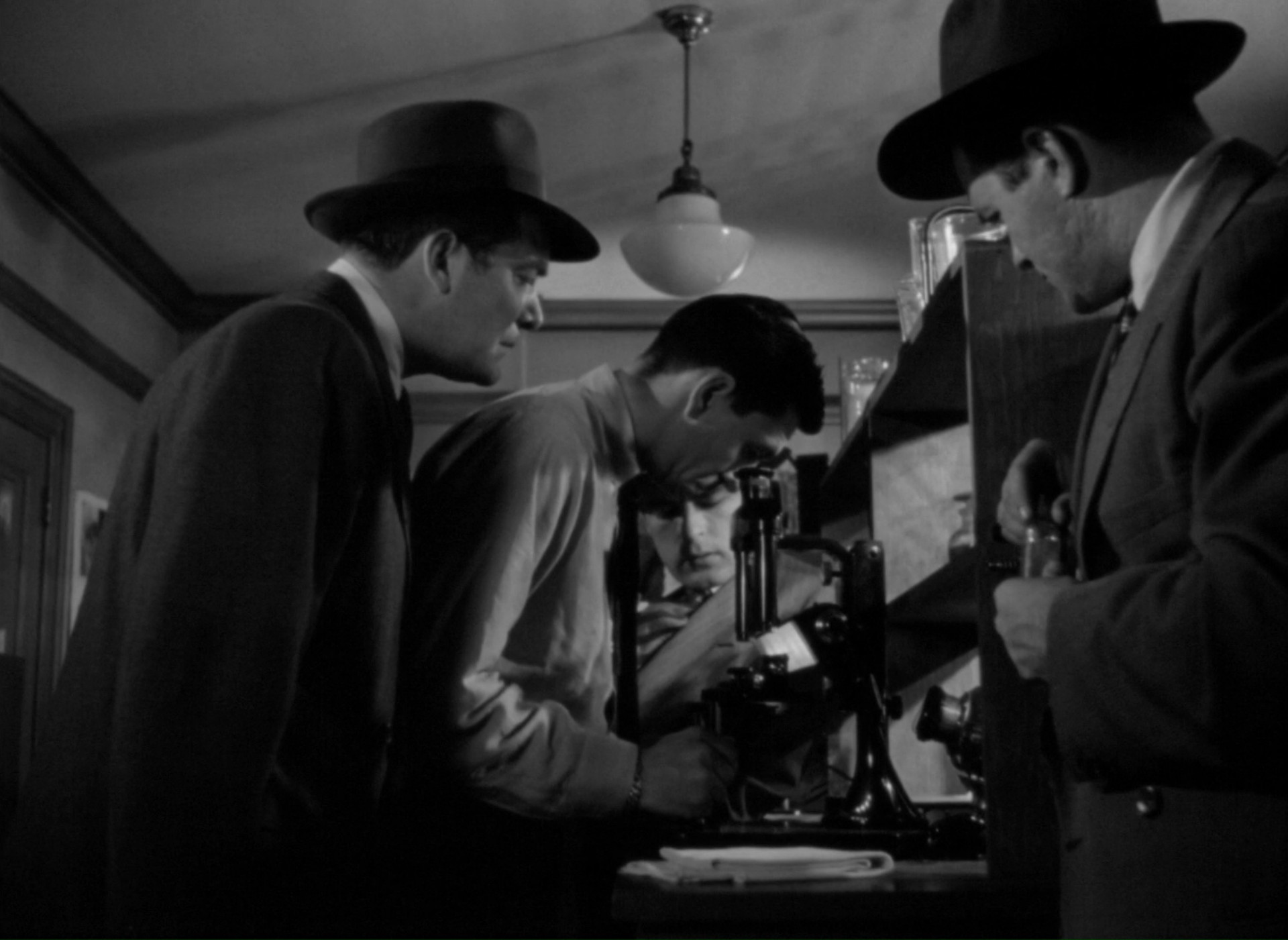 He Walked by Night (1948) —  shot,  lighting