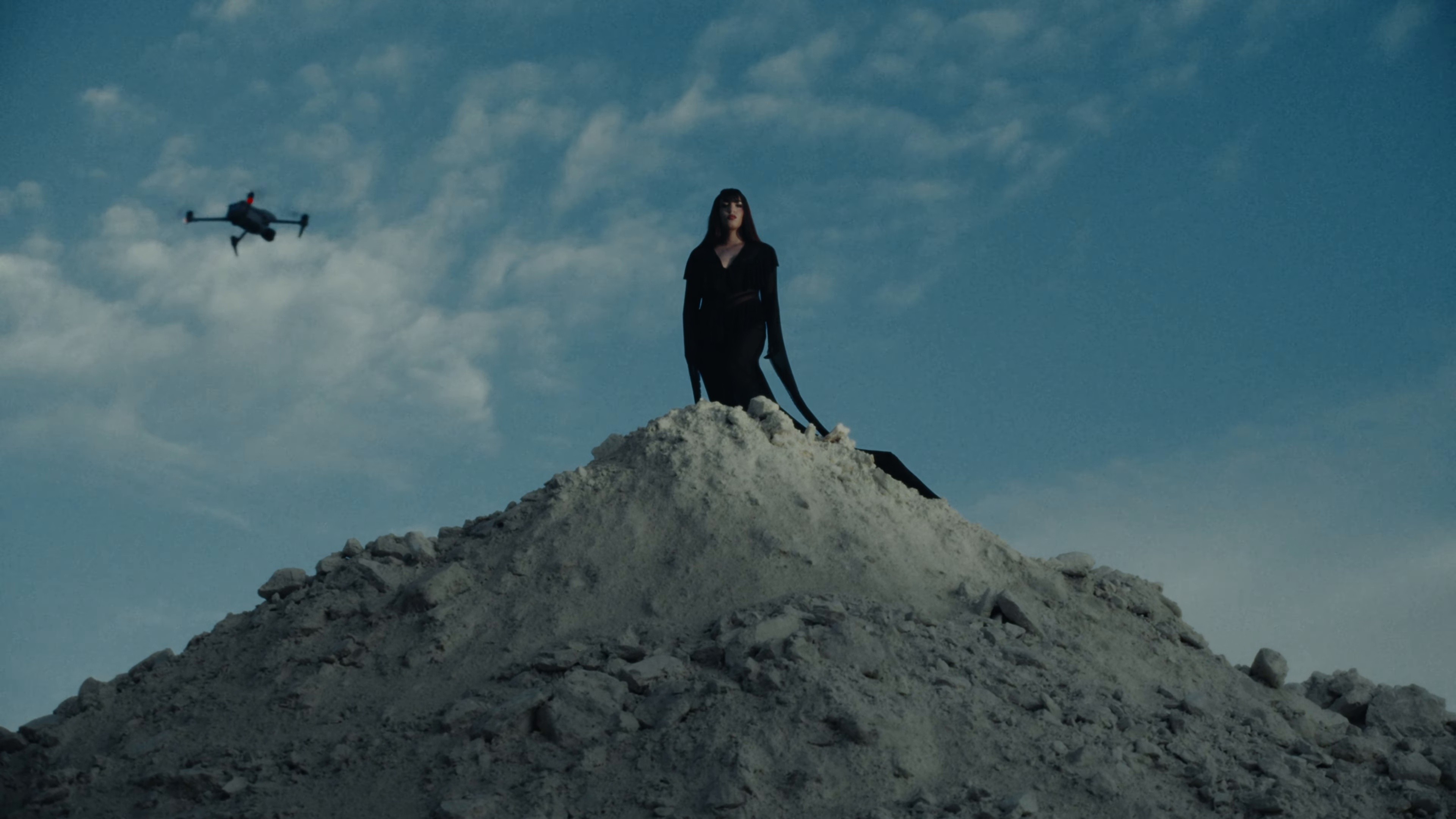 Bien de Amores (2025) —  shot,  lighting