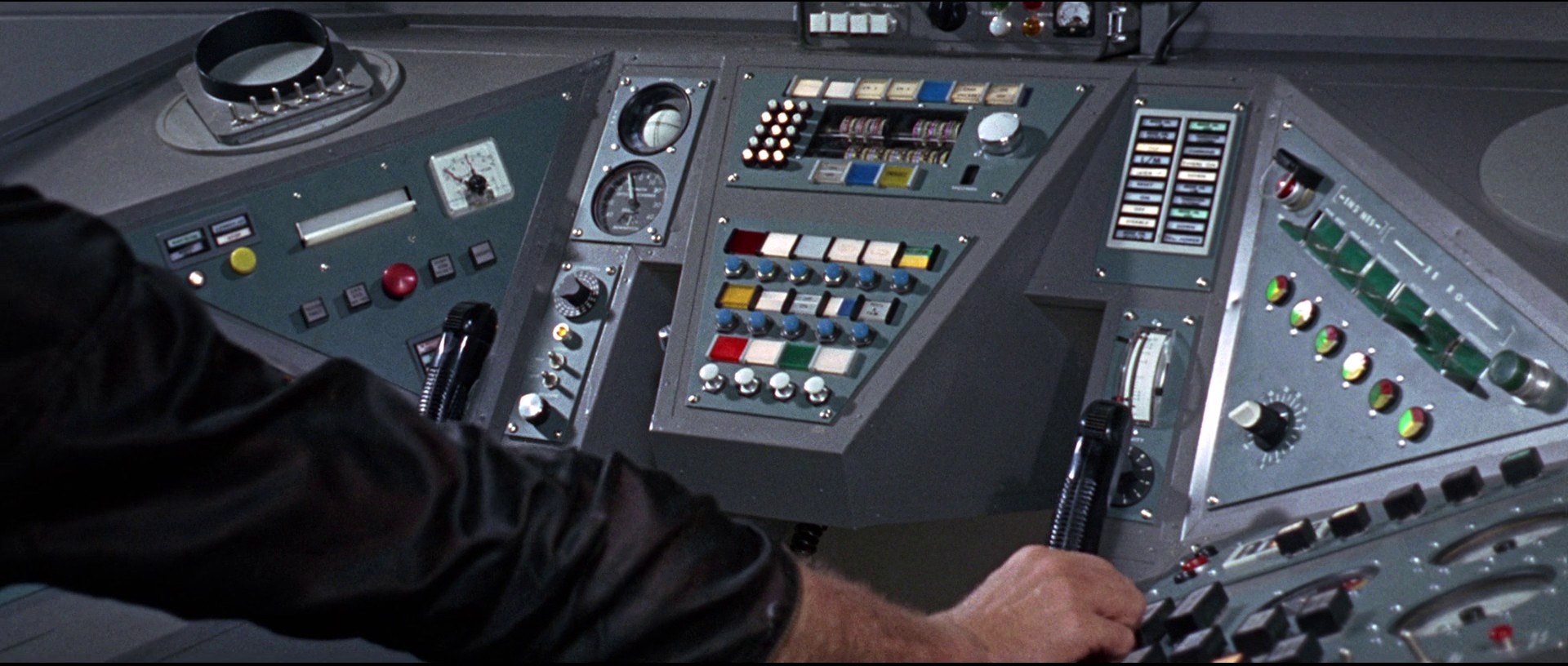 Robinson Crusoe on Mars (1964) —  shot,  lighting