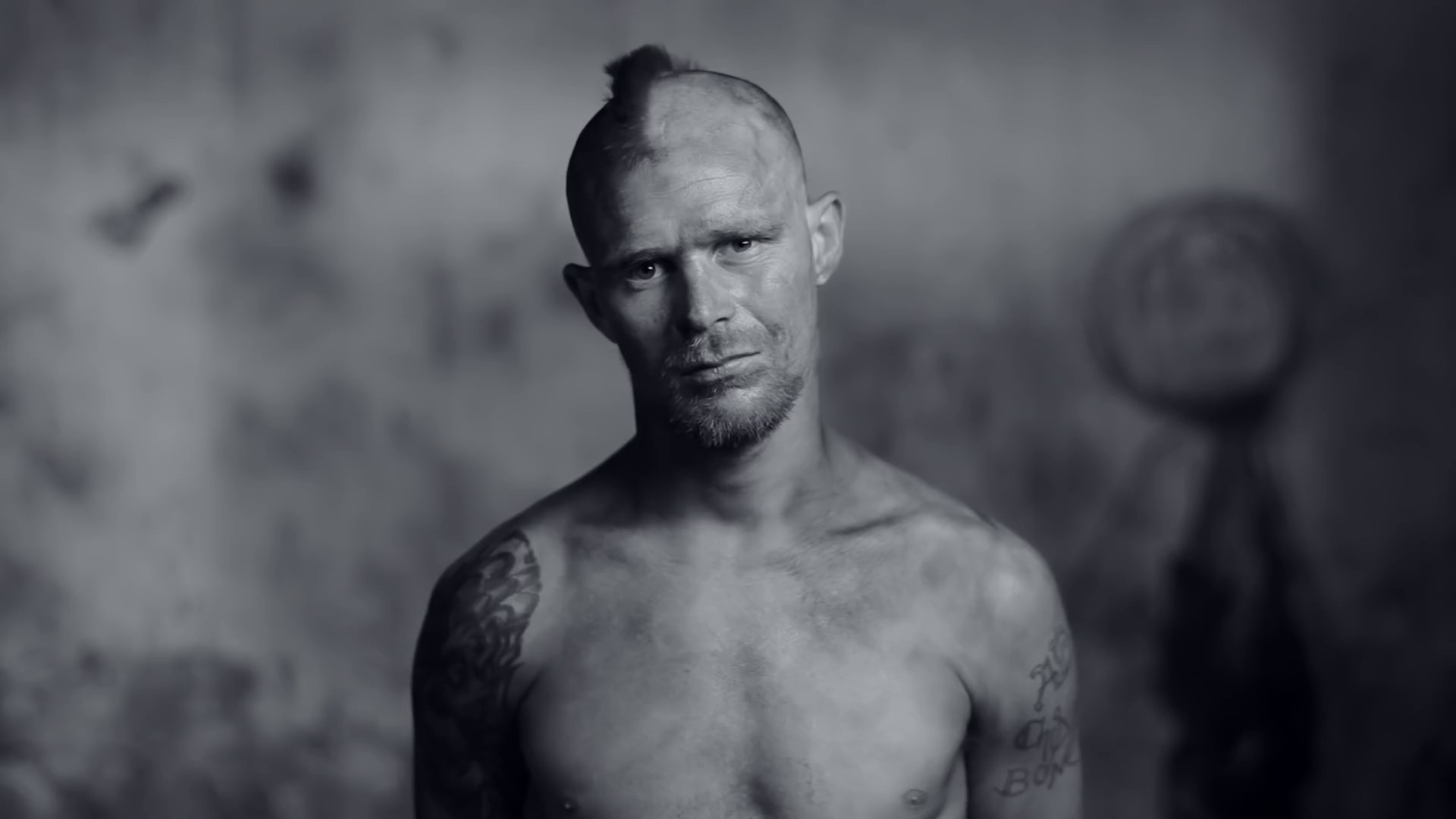 I FINK U FREEKY (2012) —  shot,  lighting