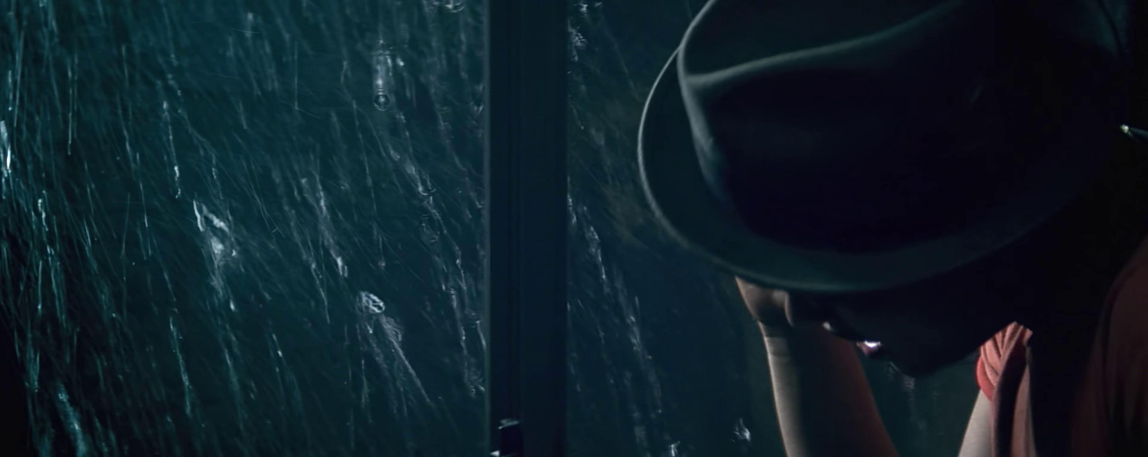 Grenade  (2010) —  shot,  lighting