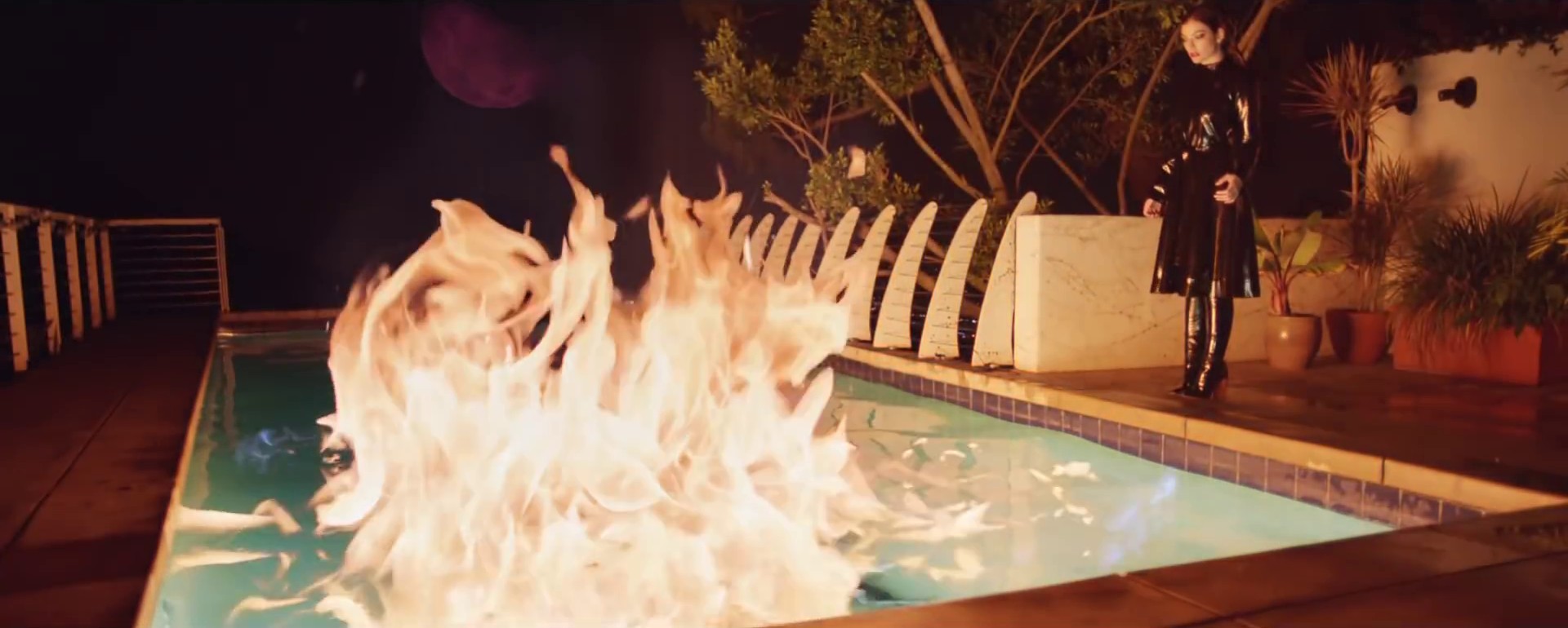 Magnets (2015) —  shot,  lighting