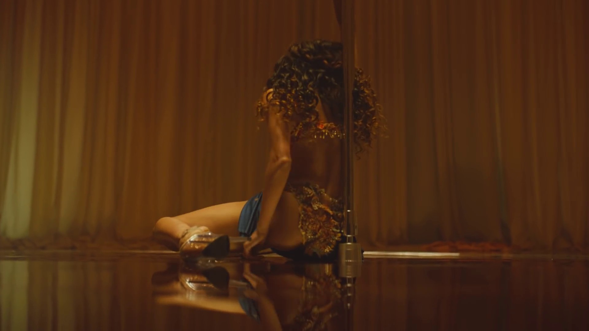 cellophane (2019) —  shot,  lighting