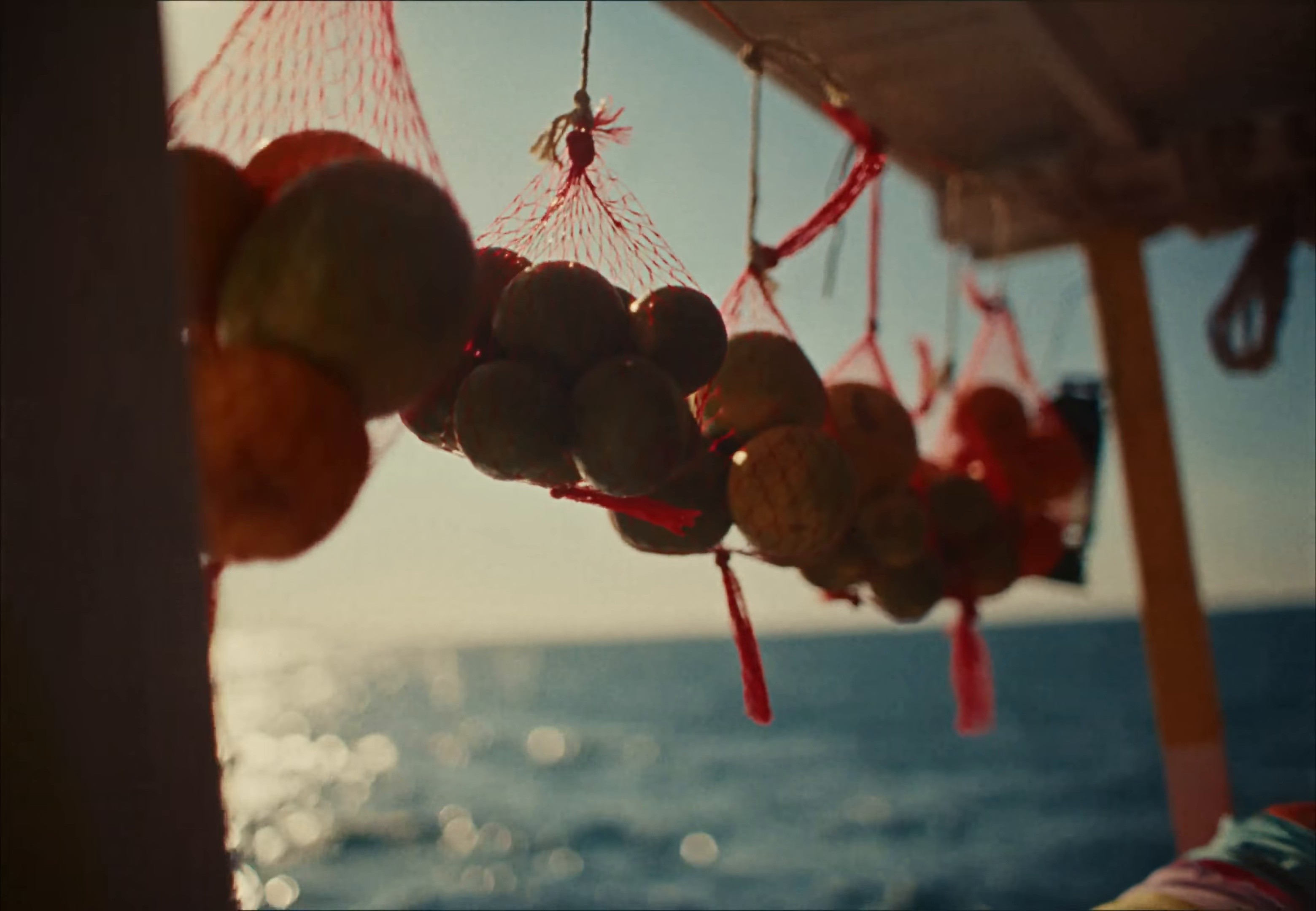 Me Pasa (Piscis) (2025) —  shot,  lighting