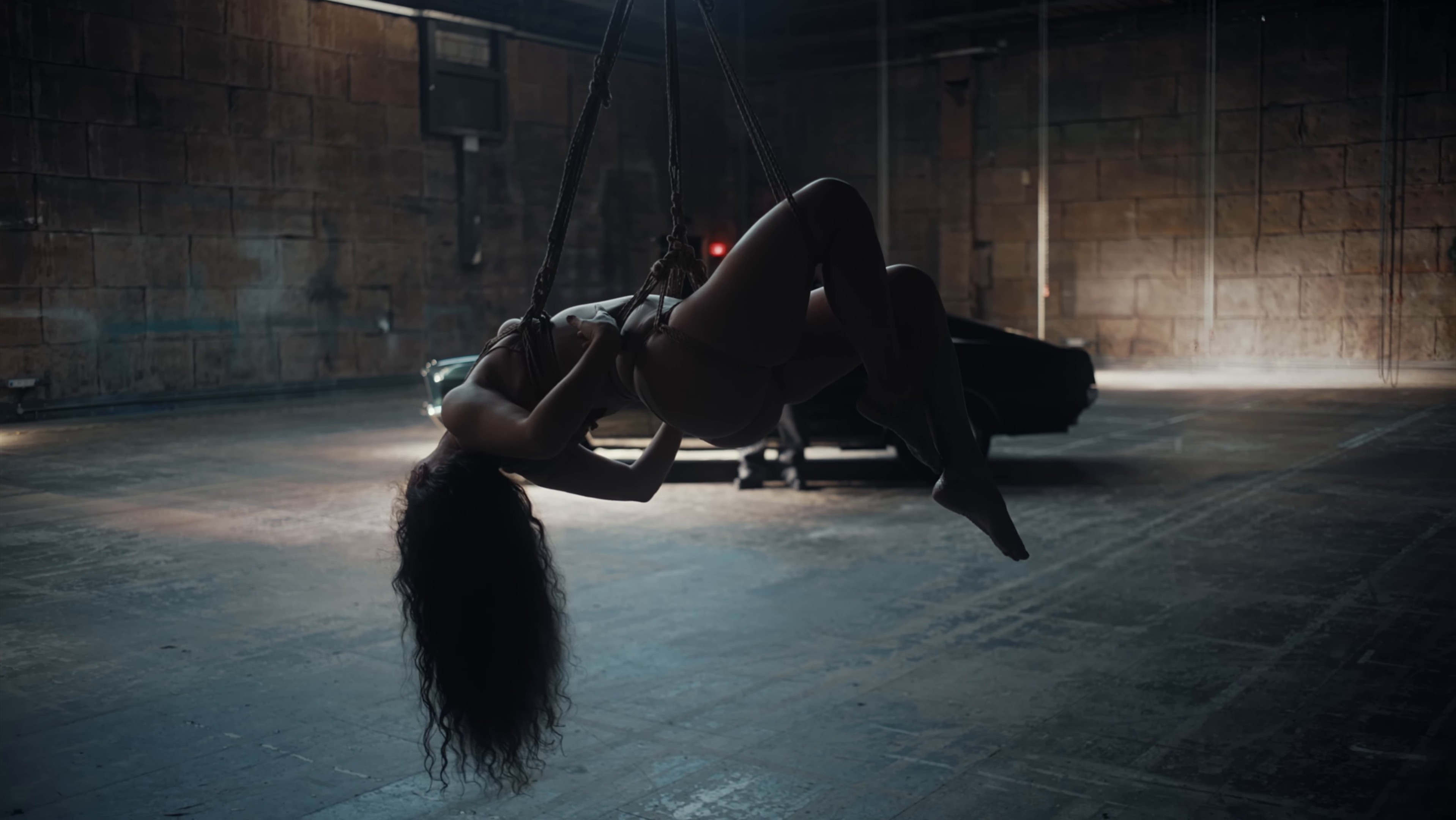 worst behaviour (2025) —  shot,  lighting