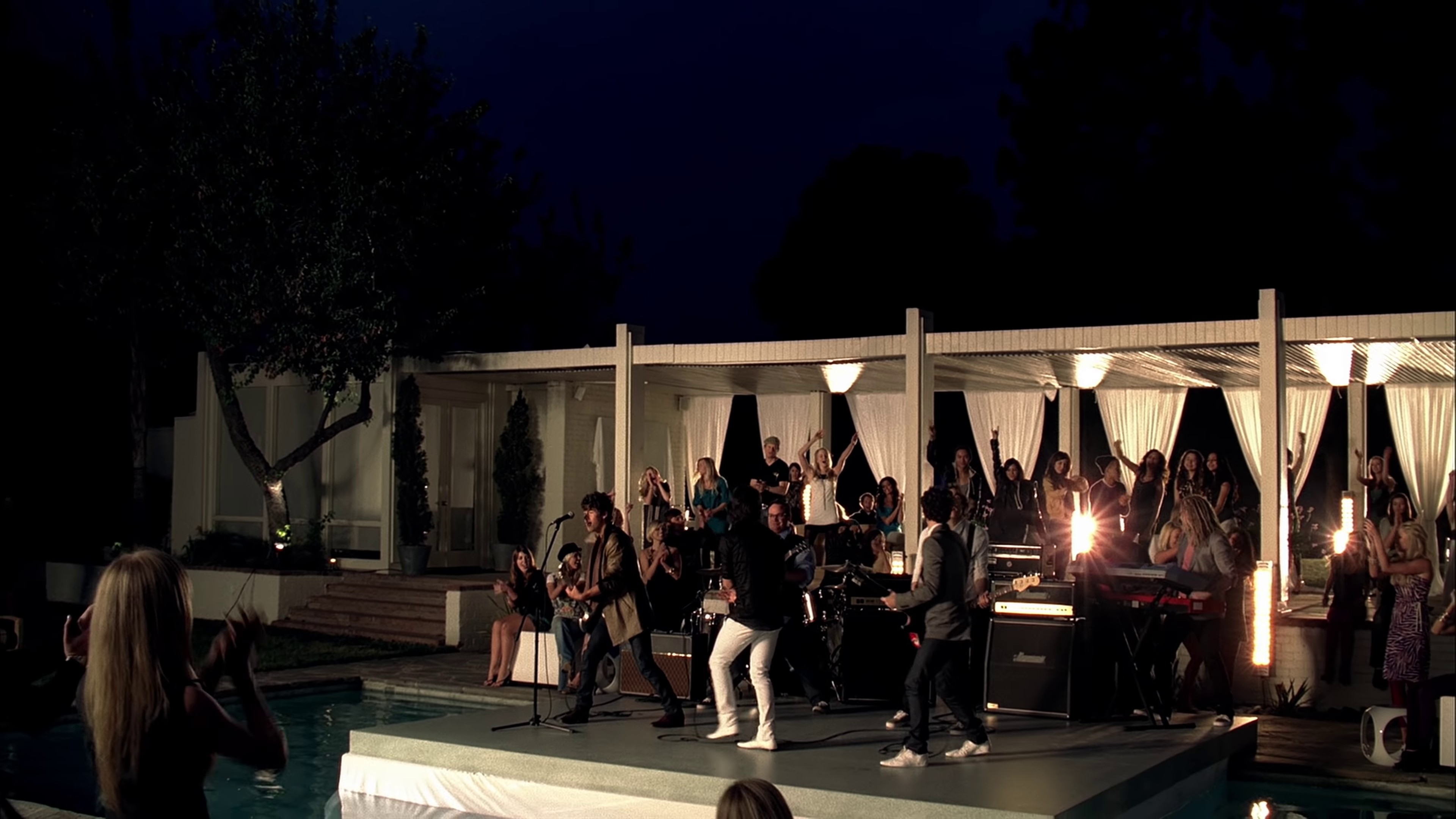 Burnin' up  (2013) —  shot,  lighting