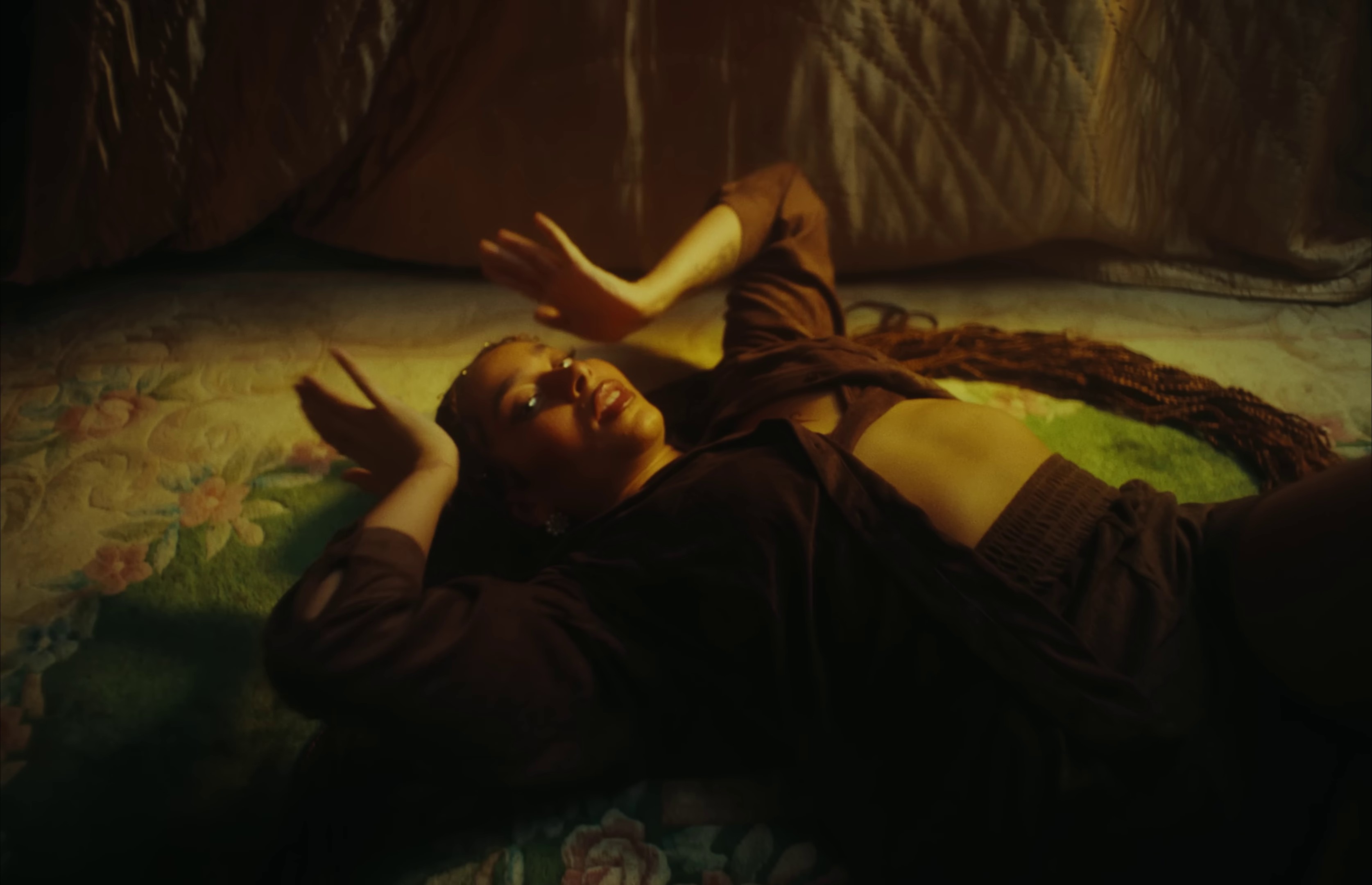 SMS  (2022) —  shot,  lighting