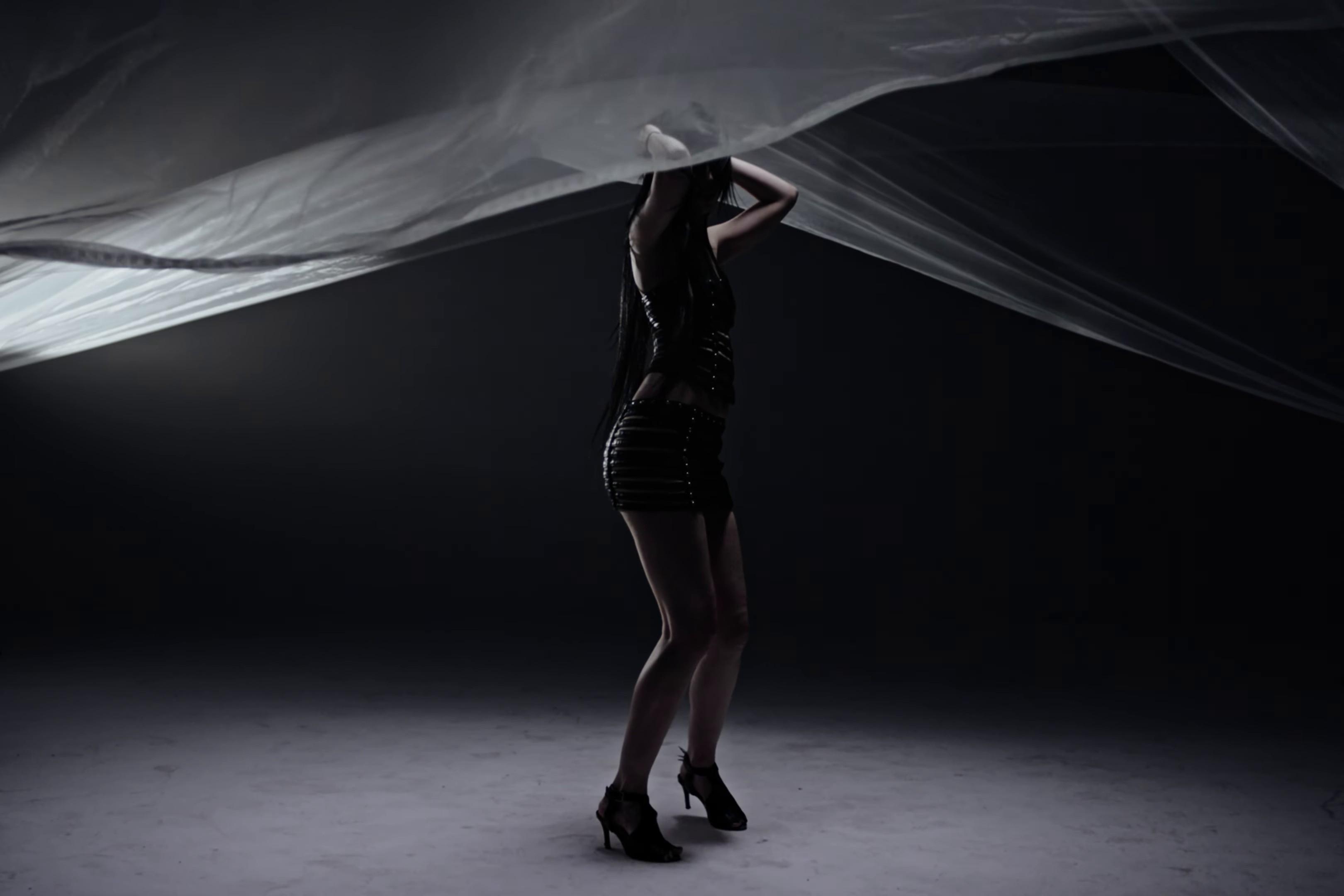 DELIRIUM TREMENS (2026) —  shot,  lighting