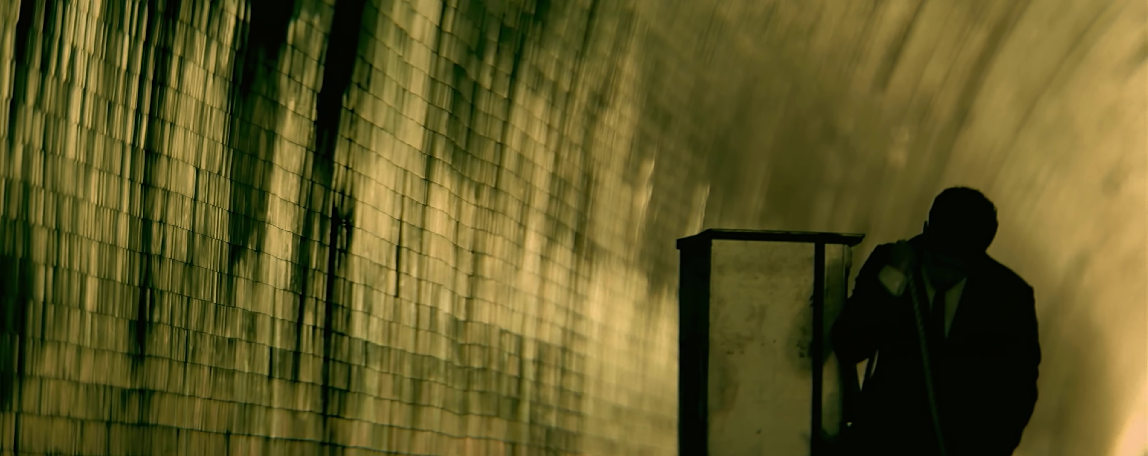 Grenade  (2010) —  shot,  lighting